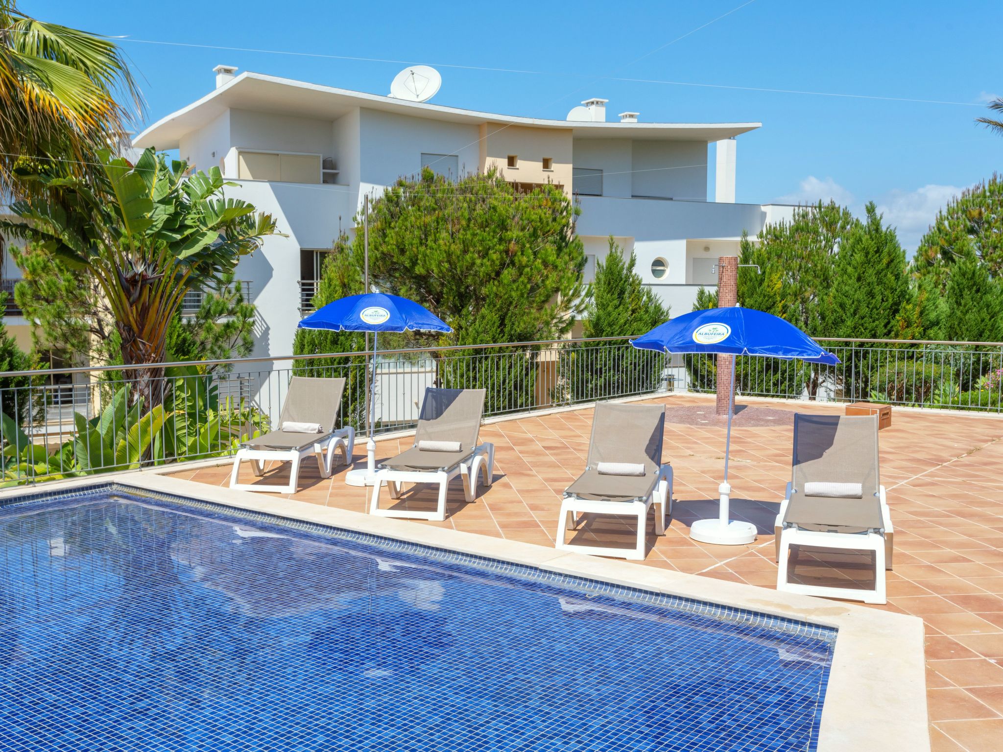 Photo of BnB Homes Wohnung mit Terrasse und Schwimmbad