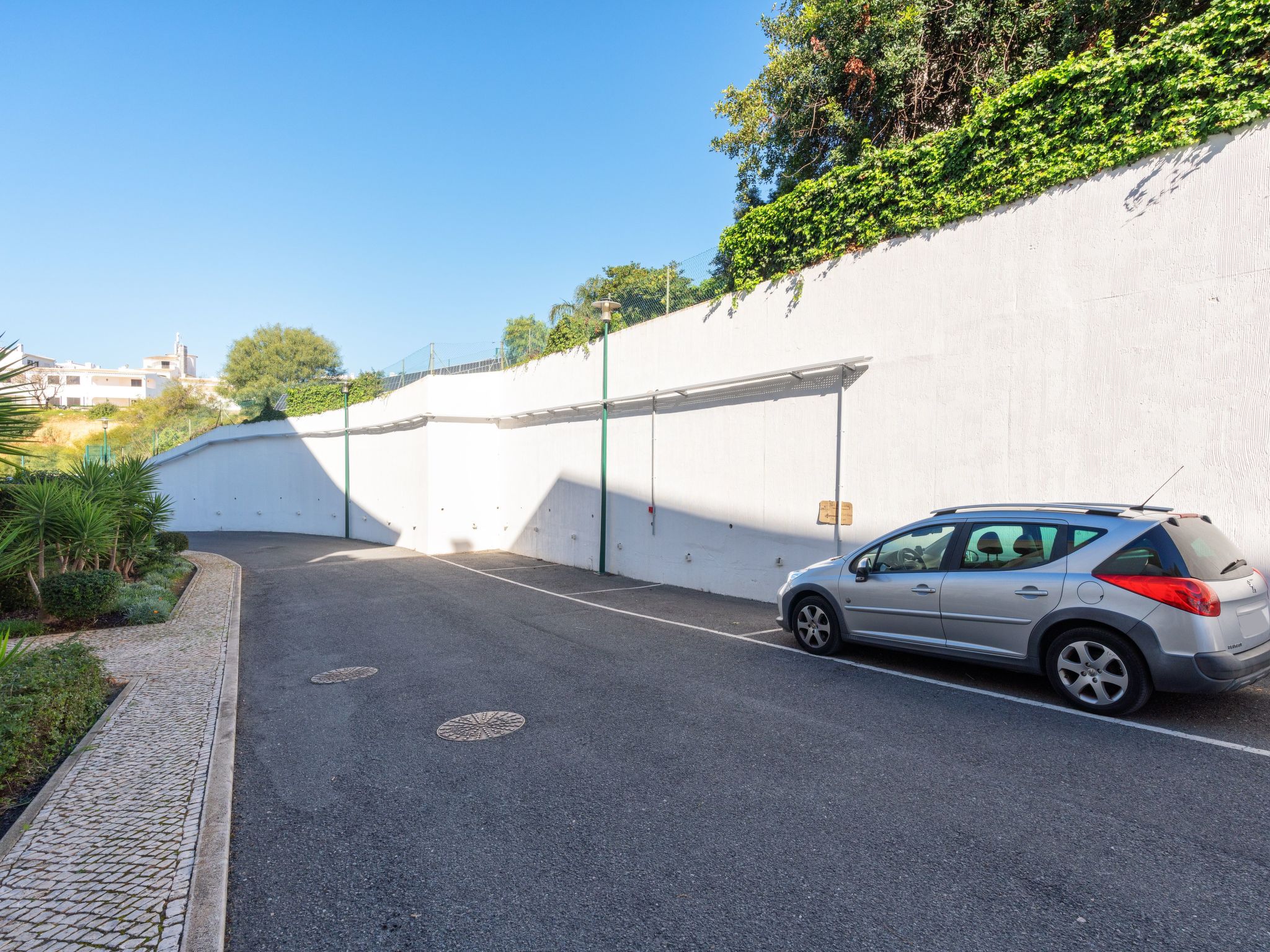 BnB Homes Wohnung mit Terrasse und Schwimmbad-Draußen