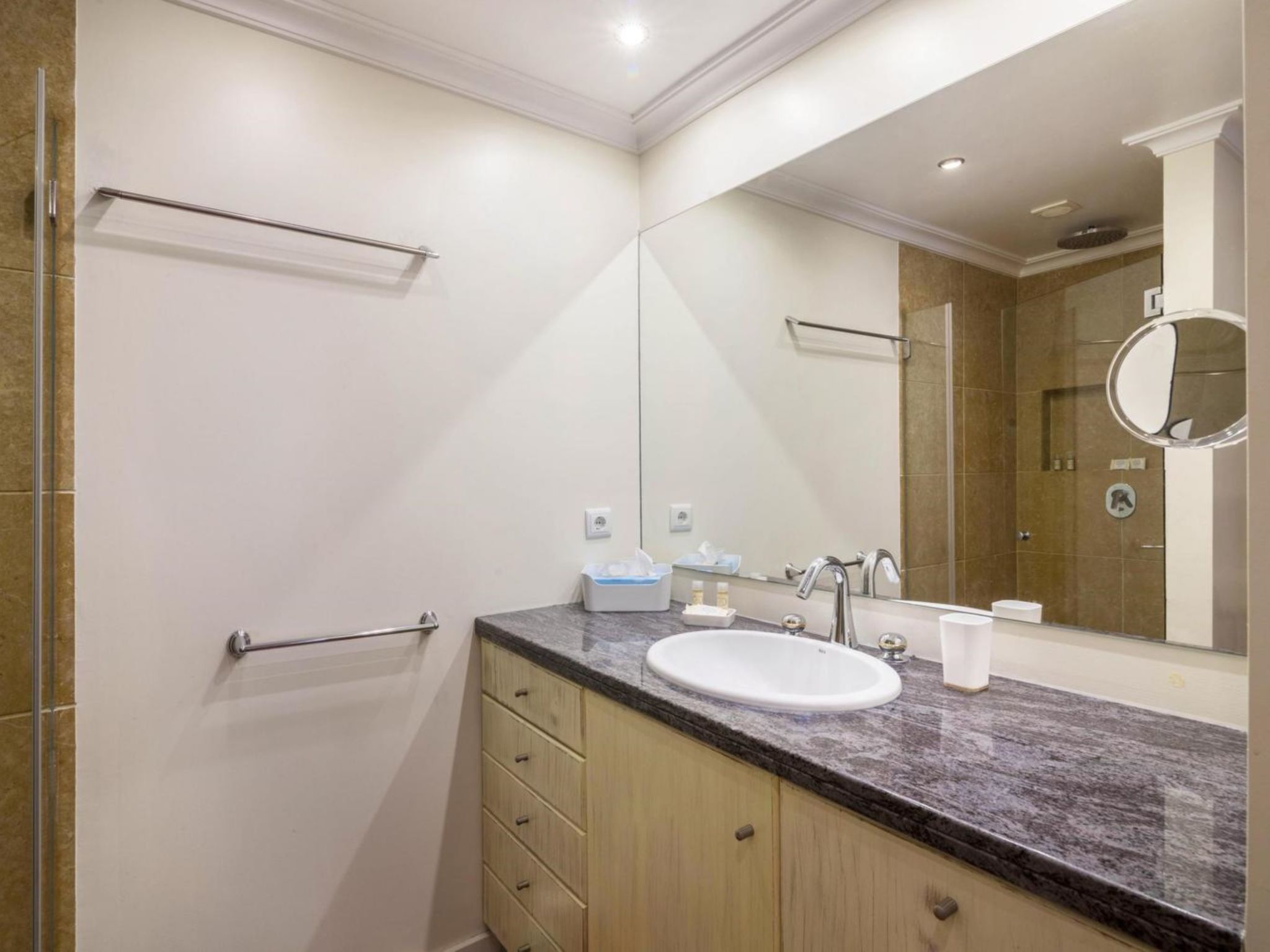 Malick - Sunny Way-Drinnen