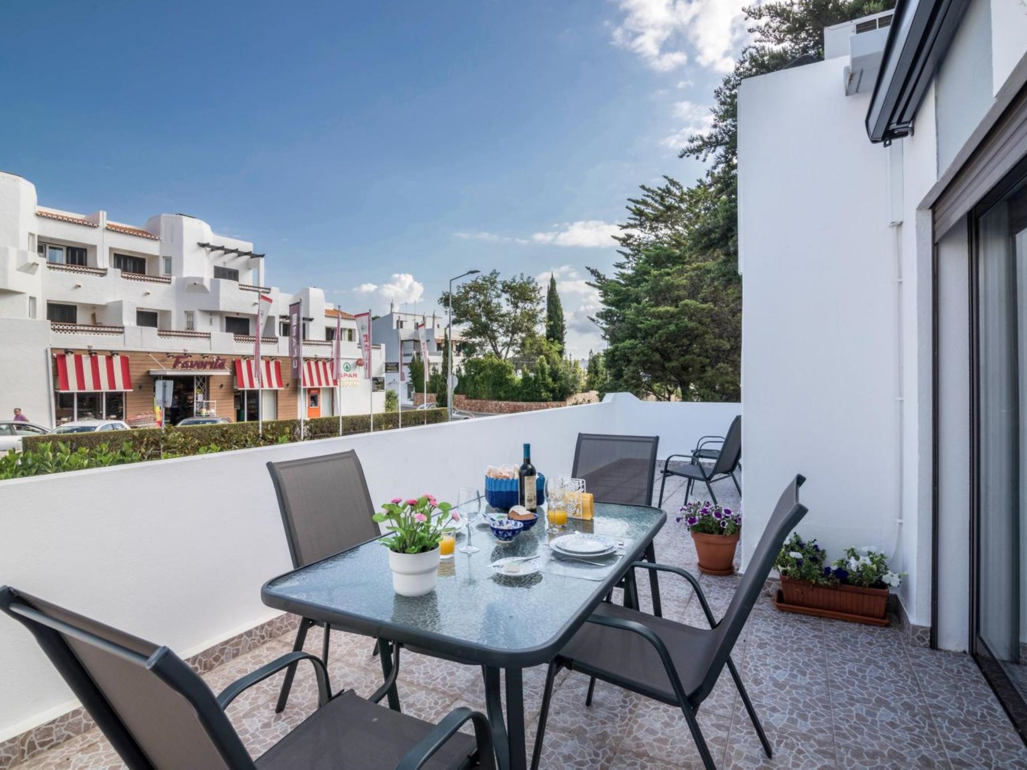 Patrick - Sunny Way-Draußen