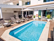 Zonnig vakantiehuis met verwarmd zwembad nabij strand Albufeira - thumbnail 1