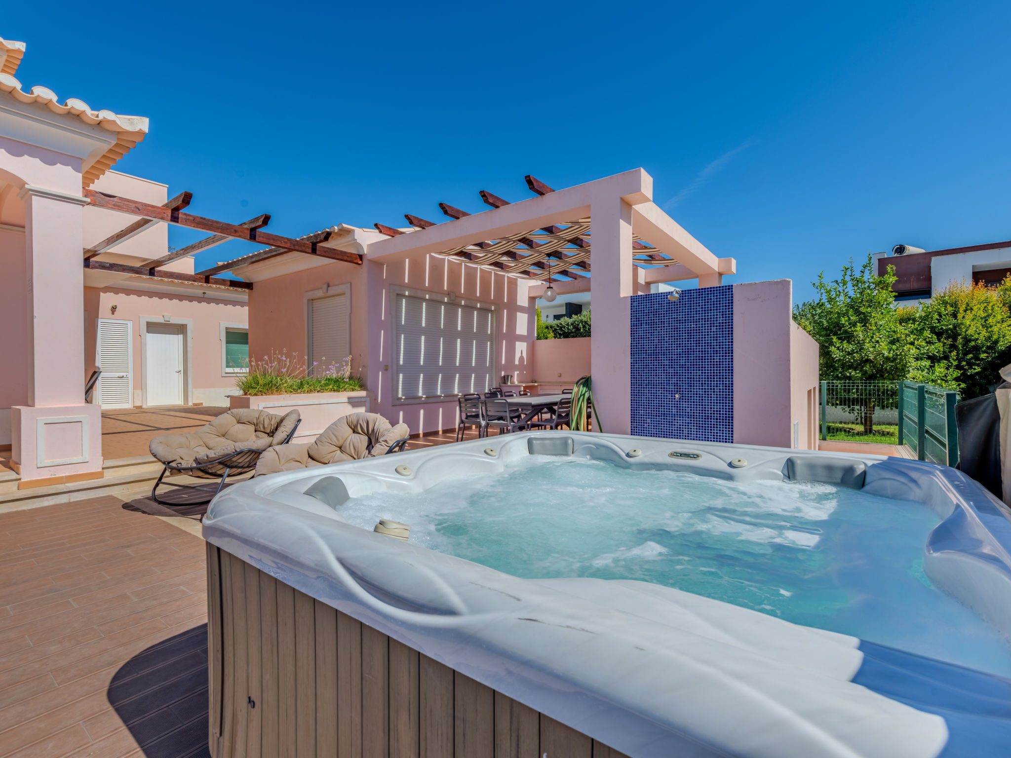 V8 Bastos - VIP Properties - Buiten