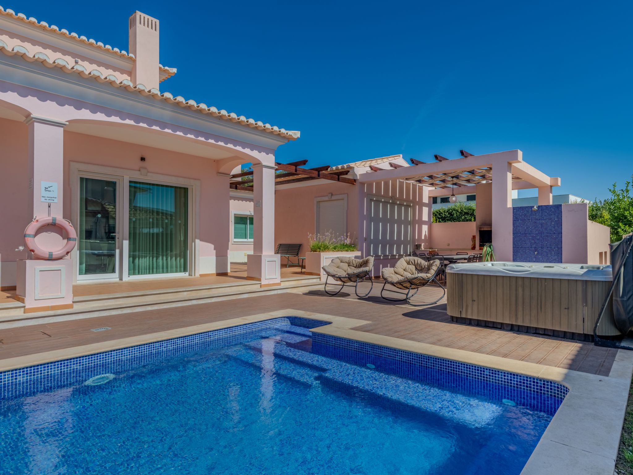 V8 Bastos - VIP Properties - Buiten