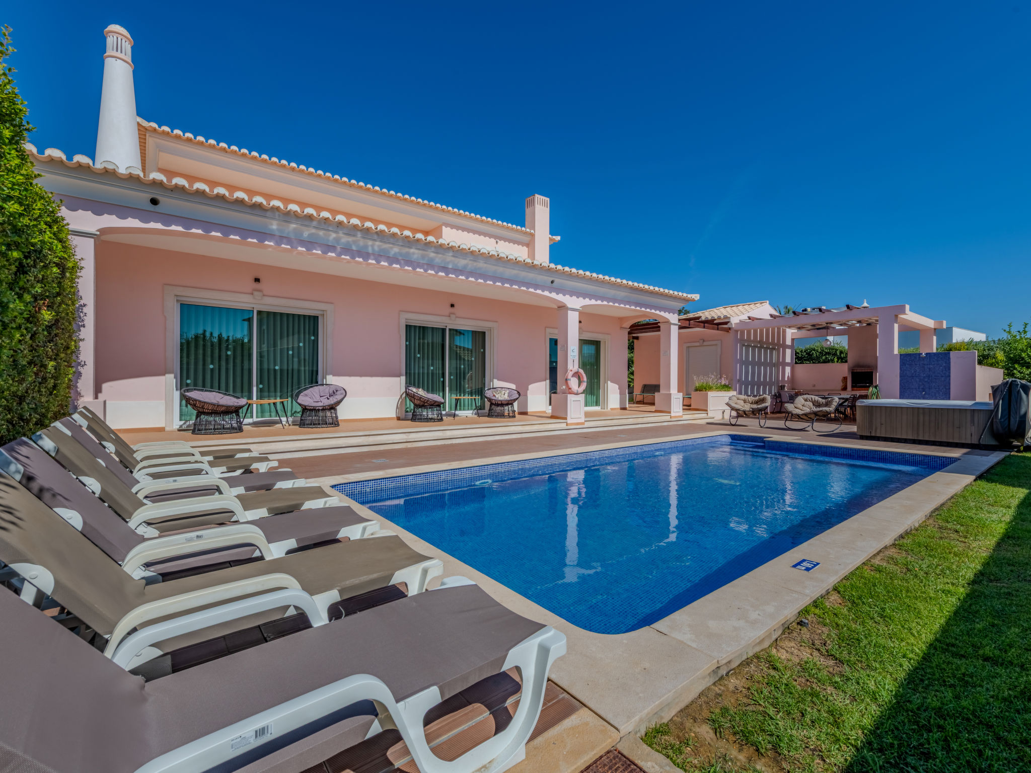 V8 Bastos - VIP Properties