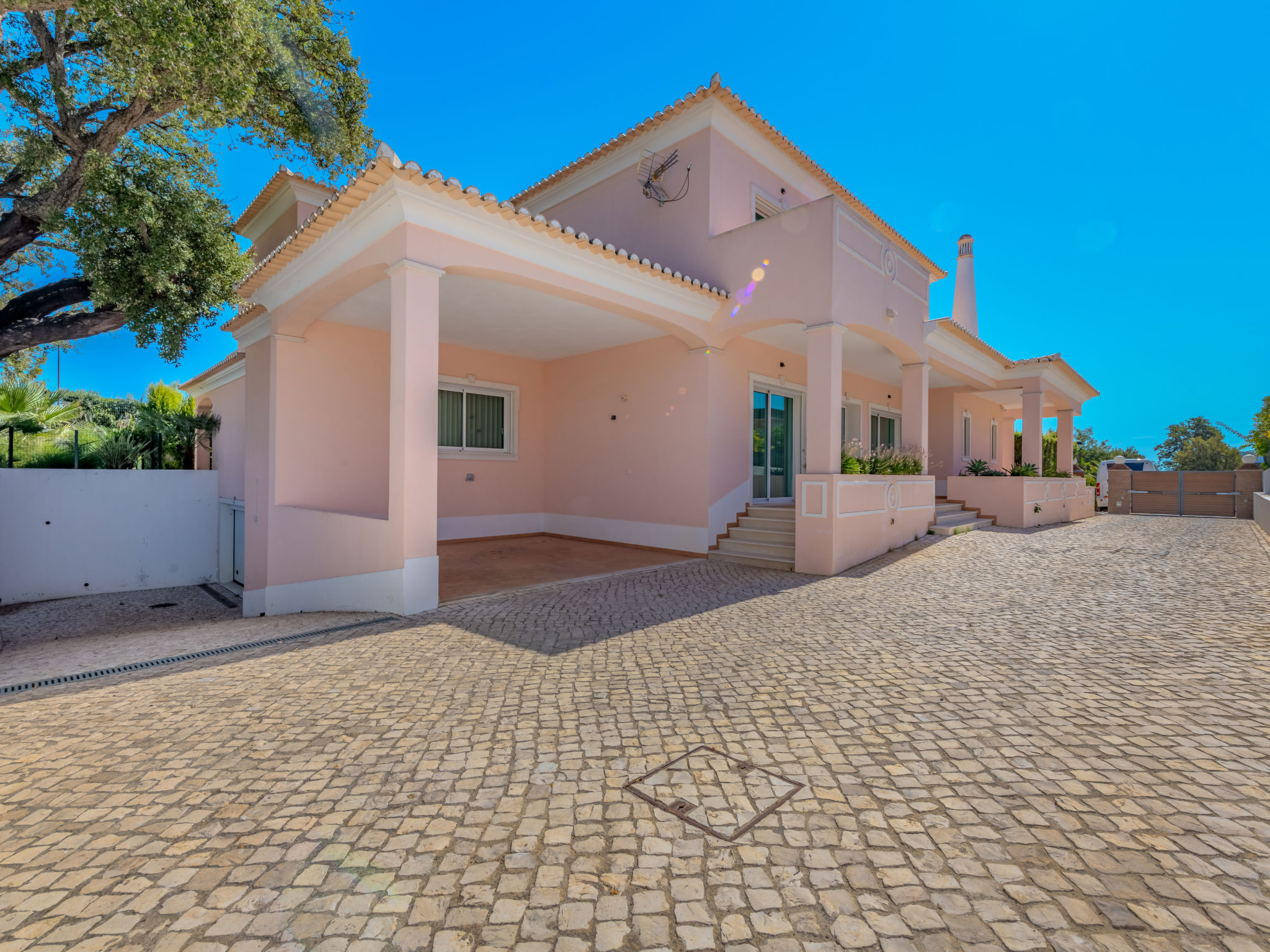 V8 Bastos - VIP Properties - Buiten