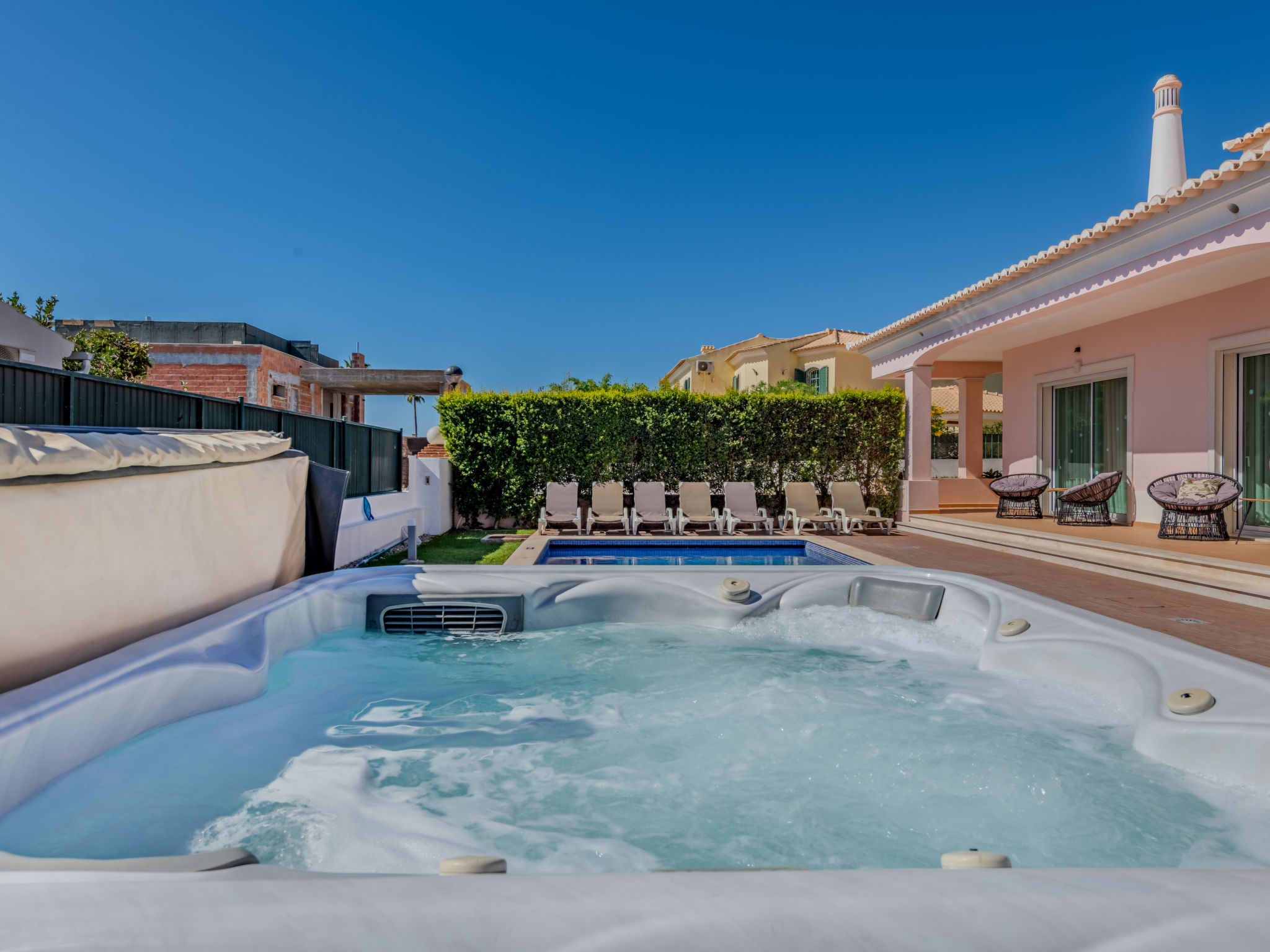 V8 Bastos - VIP Properties - Buiten