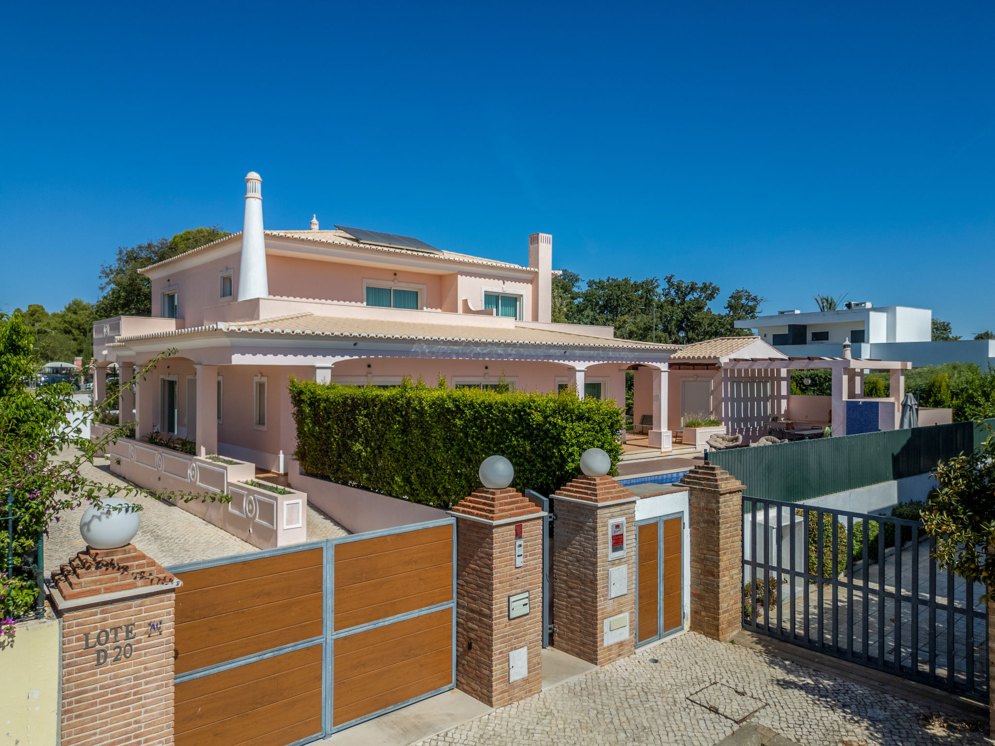 V8 Bastos - VIP Properties - Buiten