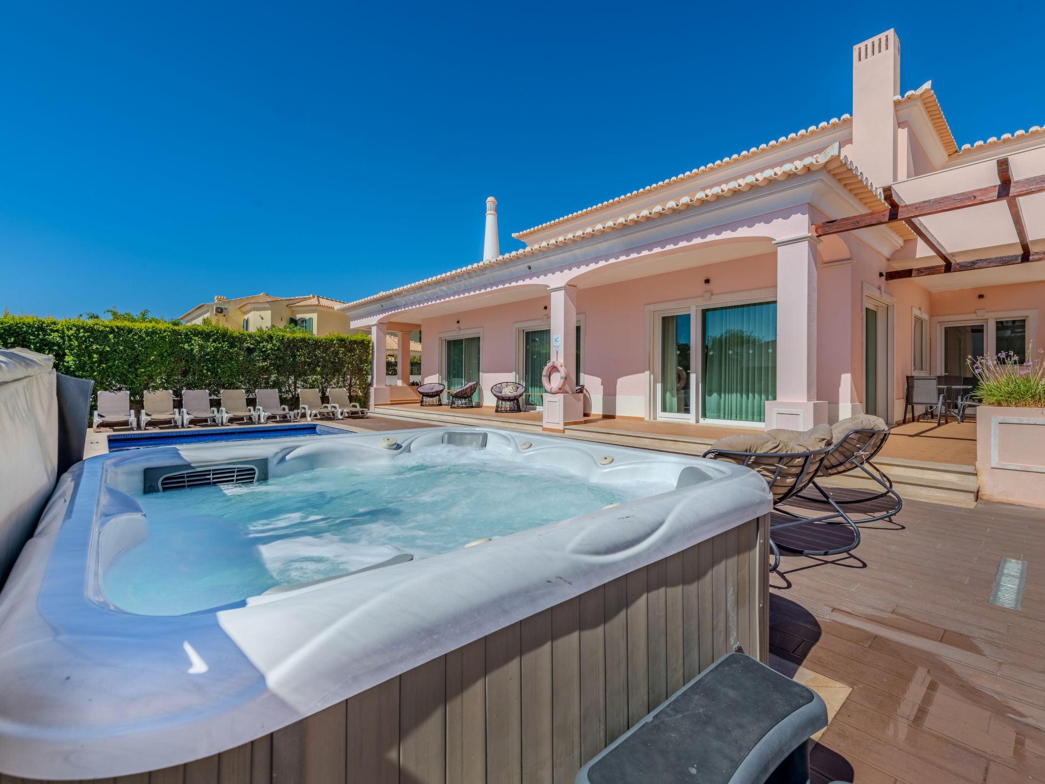 V8 Bastos - VIP Properties