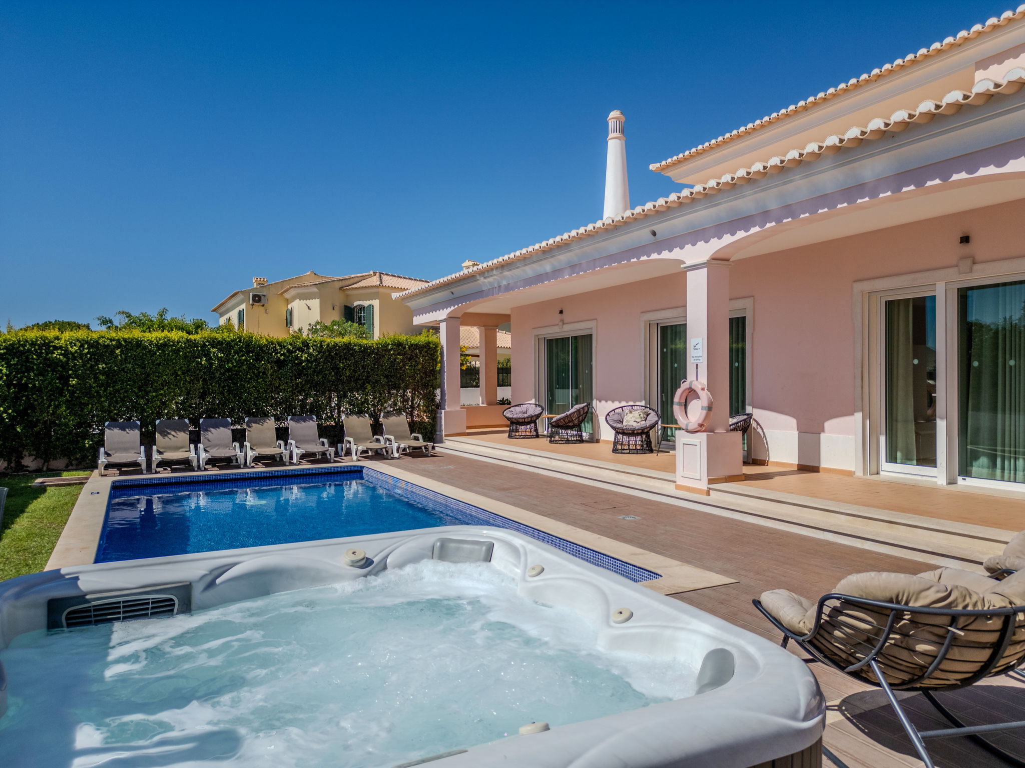 V8 Bastos - VIP Properties - Buiten