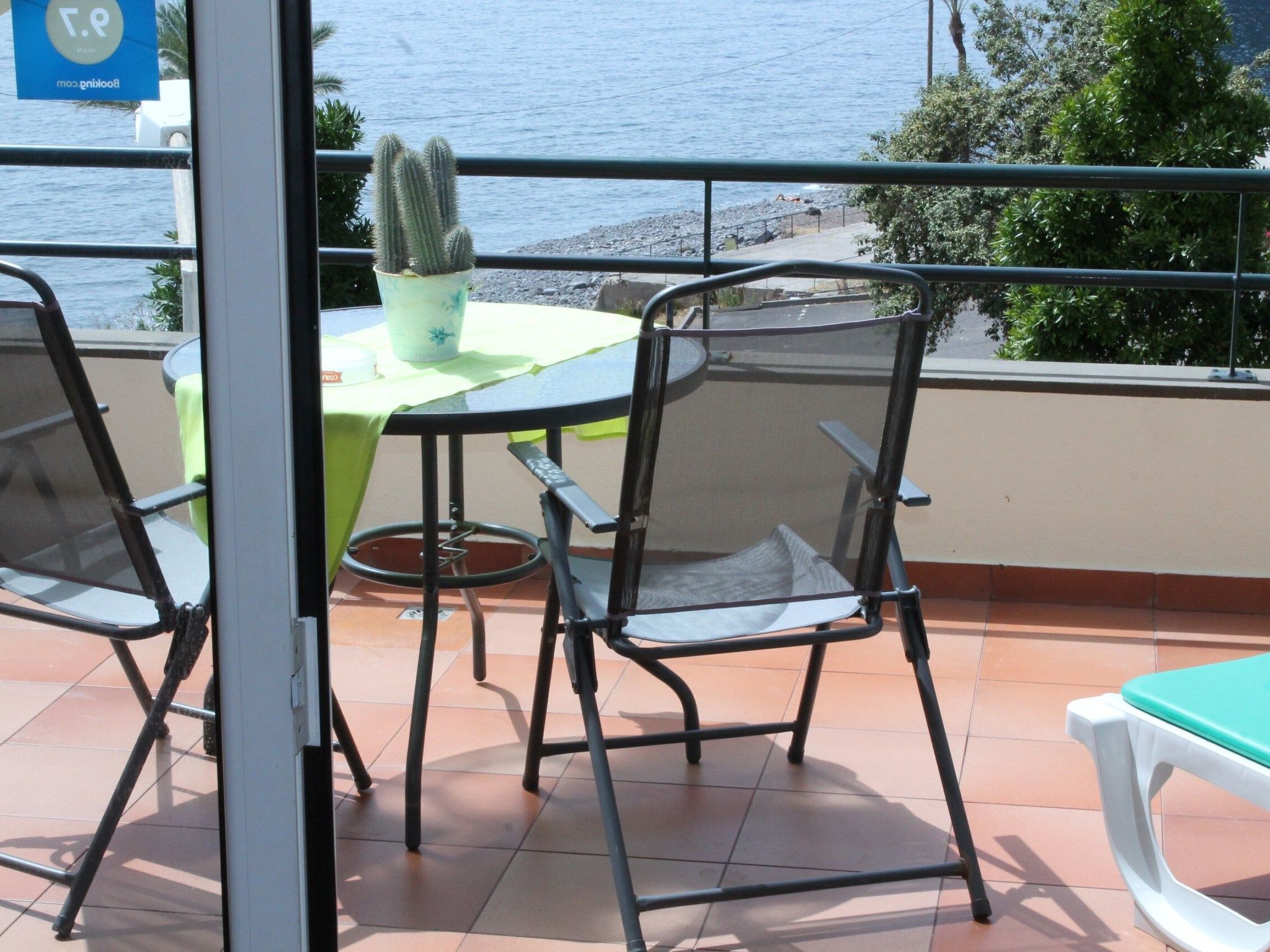 Mit Terrasse-Drinnen