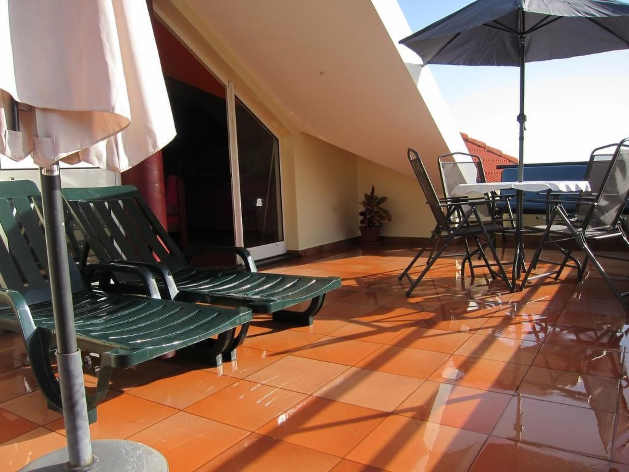 Mit Terrasse-Drinnen