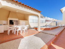 Villa Flor de Maio: privézwembad, 550m van strand São Lourenço - thumbnail 2
