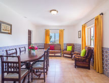 Villa Flor de Maio: privézwembad, 550m van strand São Lourenço - thumbnail 3
