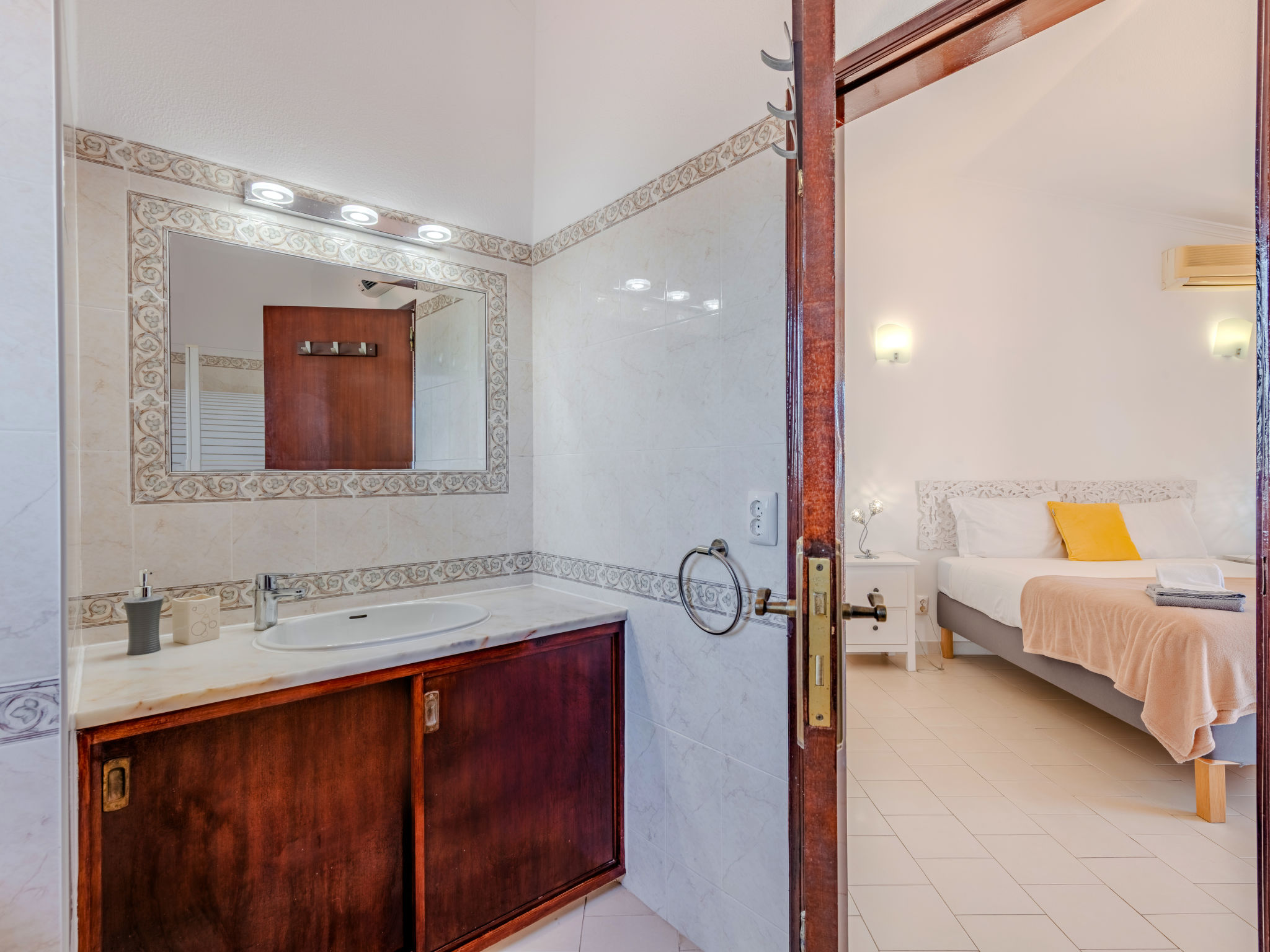 Paulo - VIP Properties - Binnen