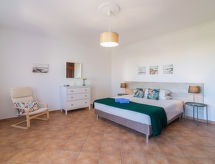 Zonnig vakantiehuis met privézwembad op 650m van Praia da Galé - thumbnail 5