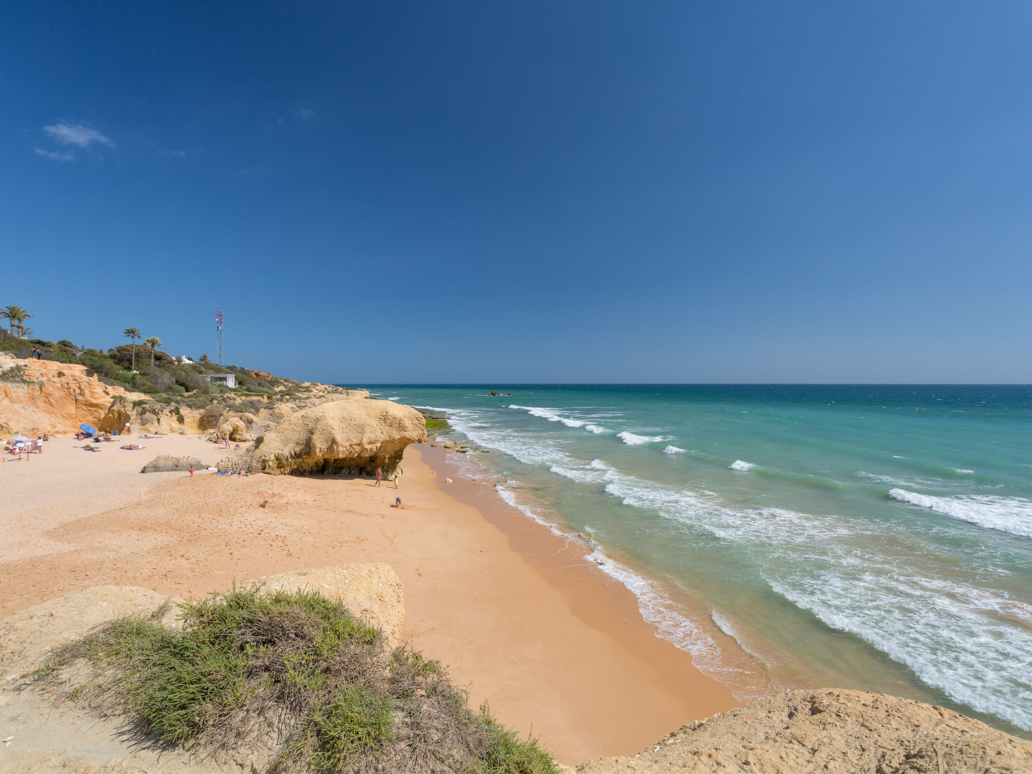Zonnig vakantiehuis met privézwembad op 650m van Praia da Galé - foto 40