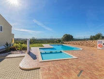 Vila Caravela: Moderne golfvilla met privétuin in Alcantarilha, Algarve - thumbnail 1