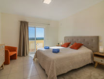 Vila Caravela: Moderne golfvilla met privétuin in Alcantarilha, Algarve - thumbnail 5