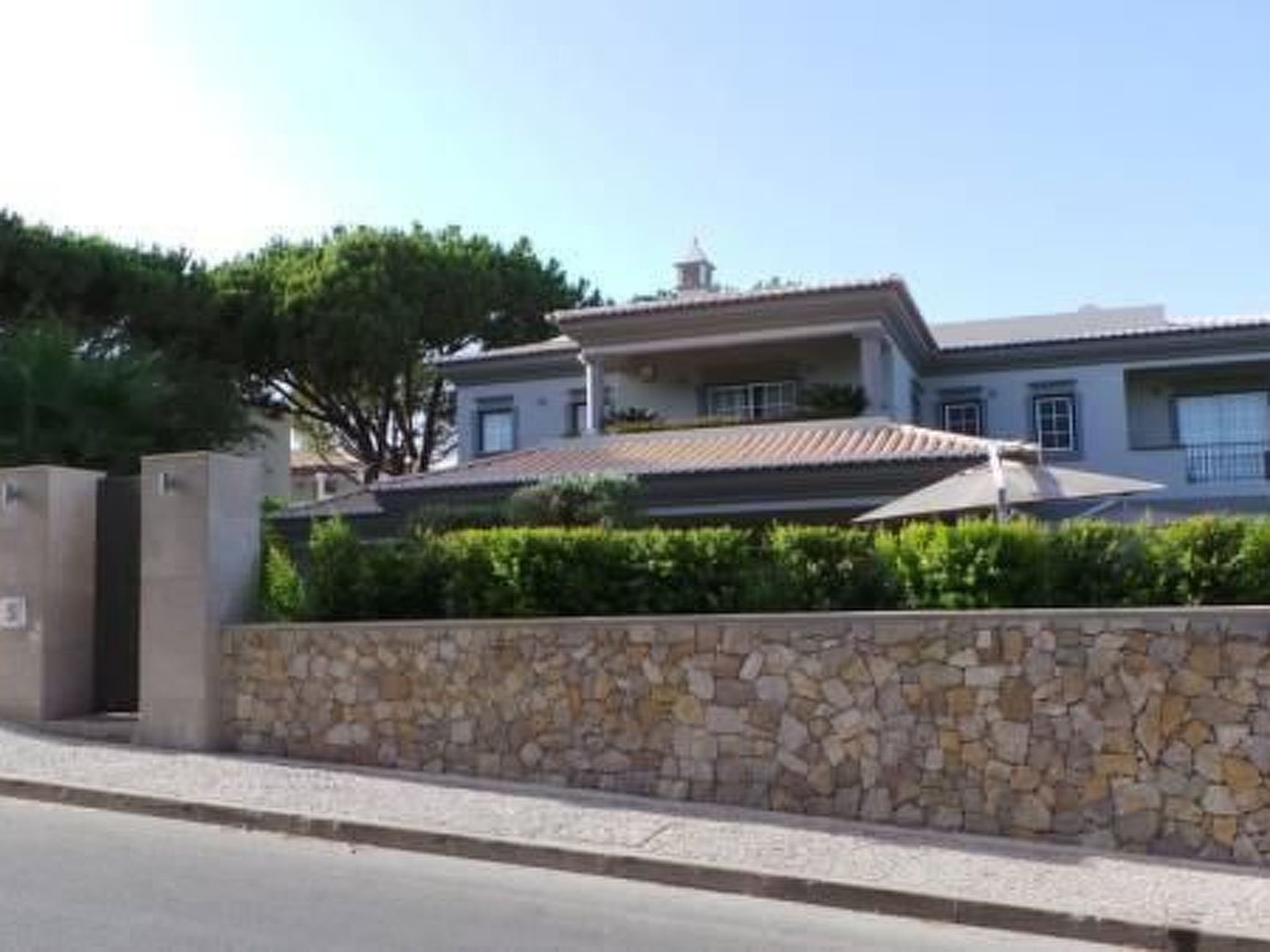 In Almancil mit Garten, Grill und Terrasse