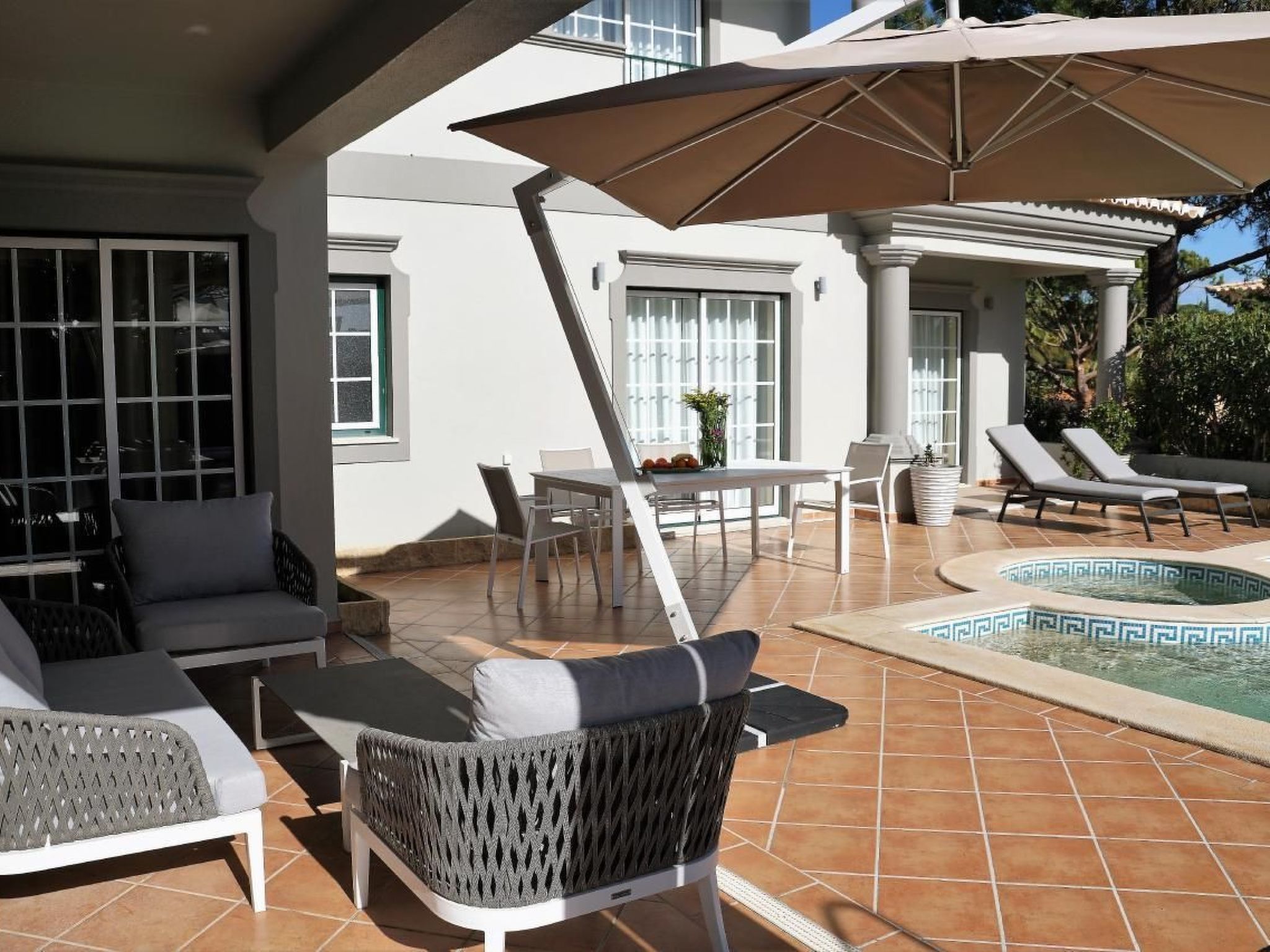 In Almancil mit Garten, Grill und Terrasse-Dedans