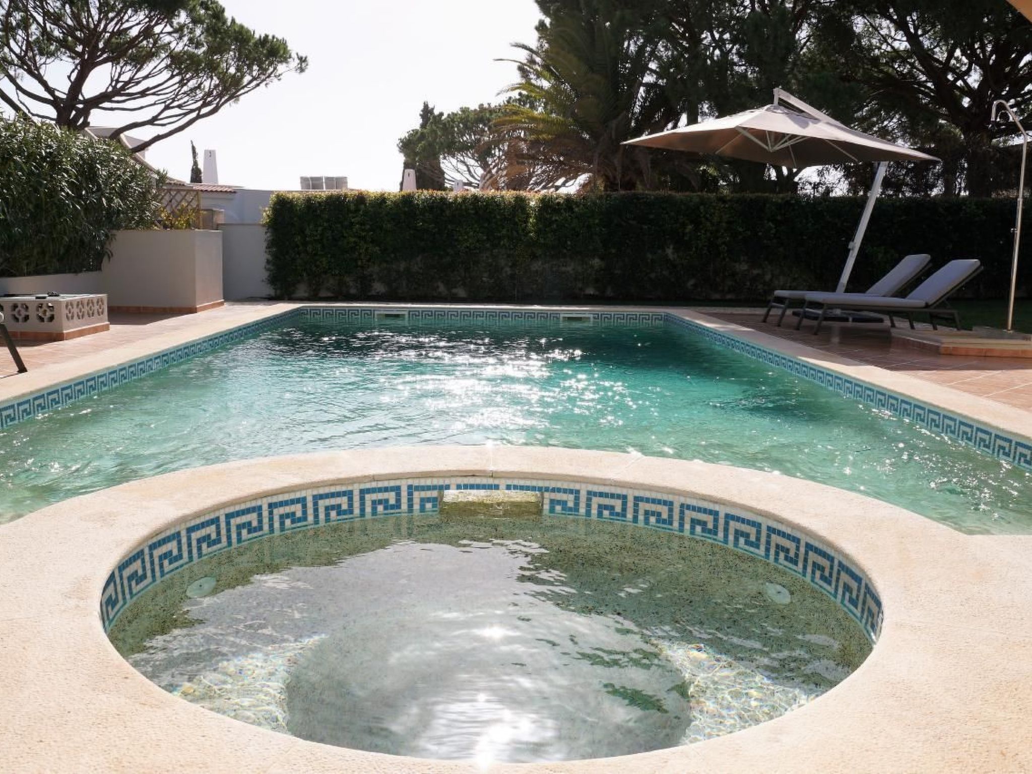 In Almancil mit Garten, Grill und Terrasse-Dehors