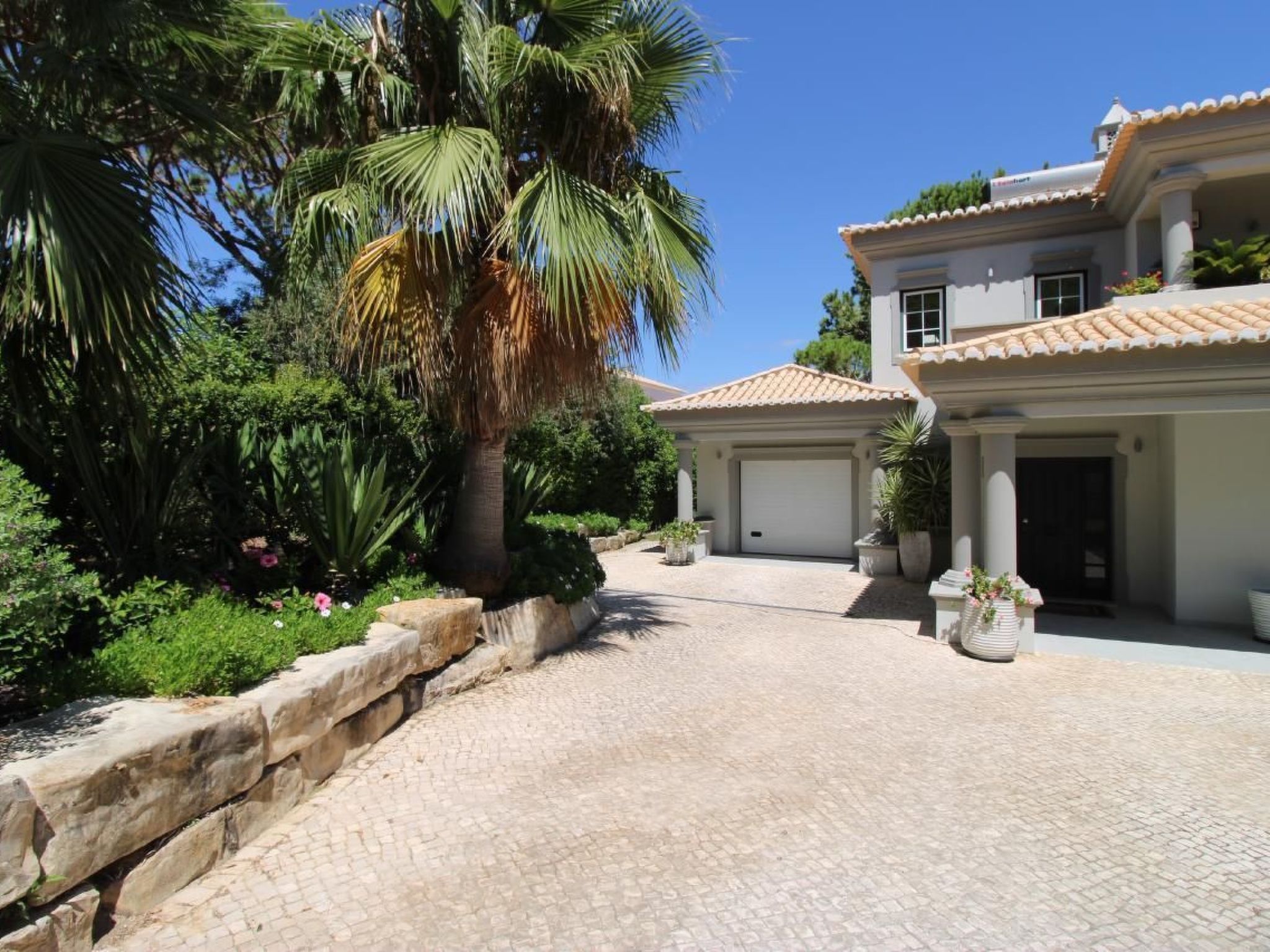 In Almancil mit Garten, Grill und Terrasse-Image-tags.info