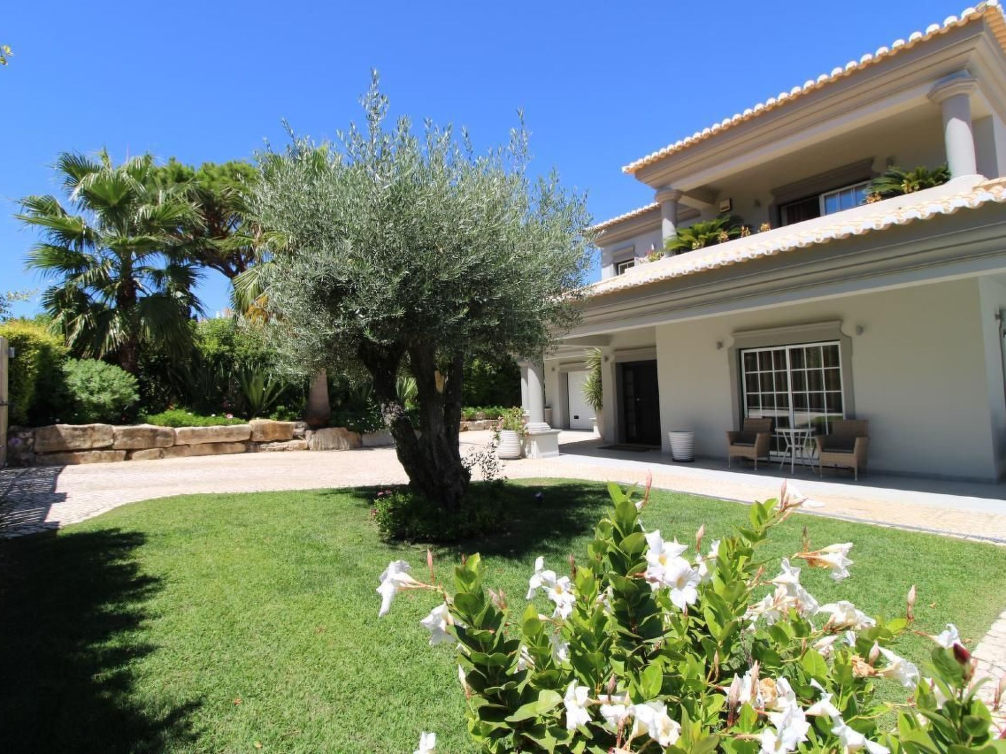 In Almancil mit Garten, Grill und Terrasse-Dehors