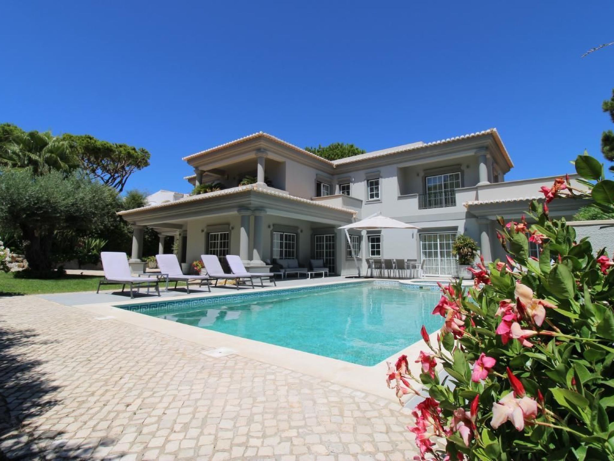 In Almancil mit Garten, Grill und Terrasse-Image-tags.info