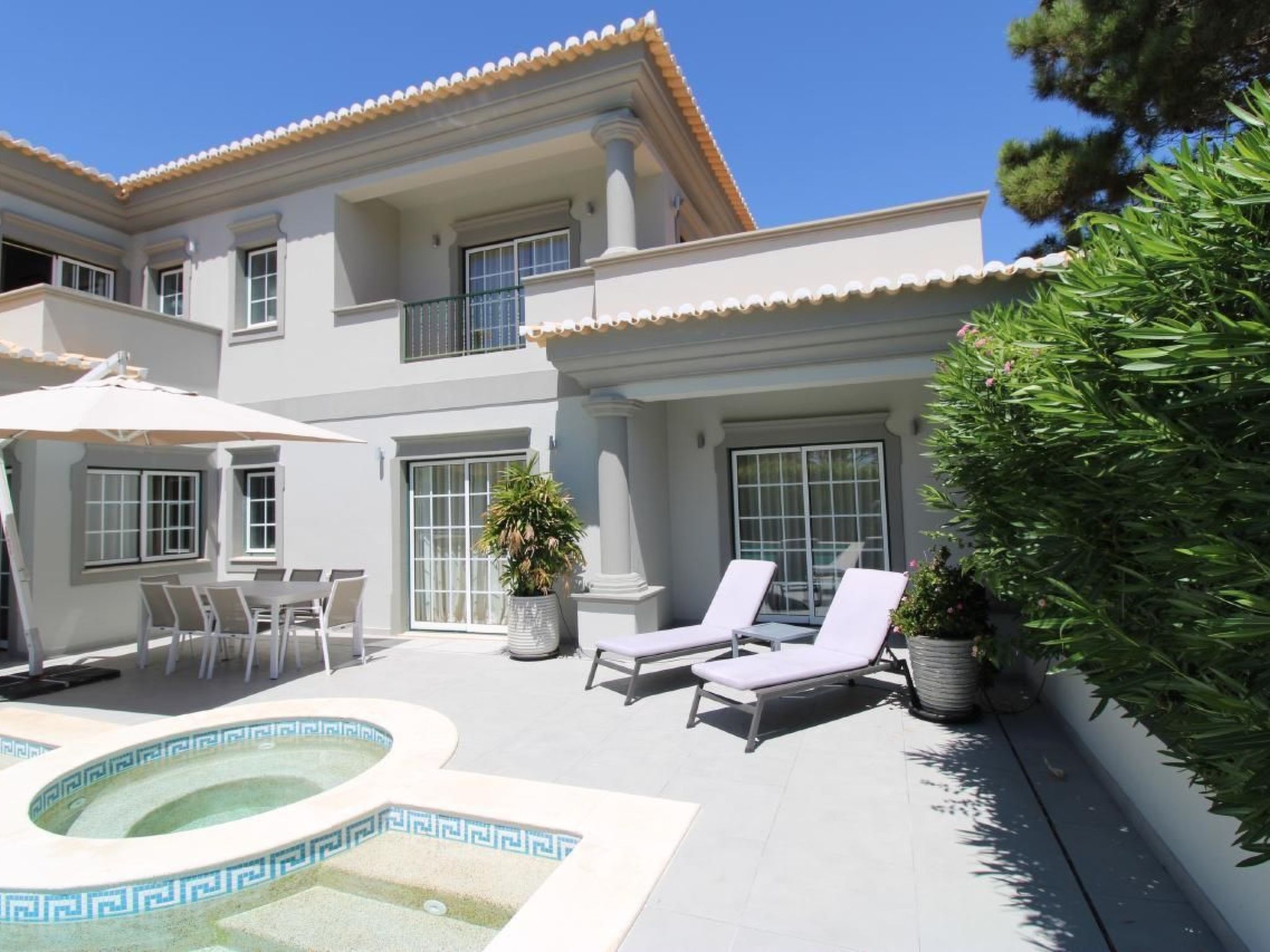 In Almancil mit Garten, Grill und Terrasse-Dehors