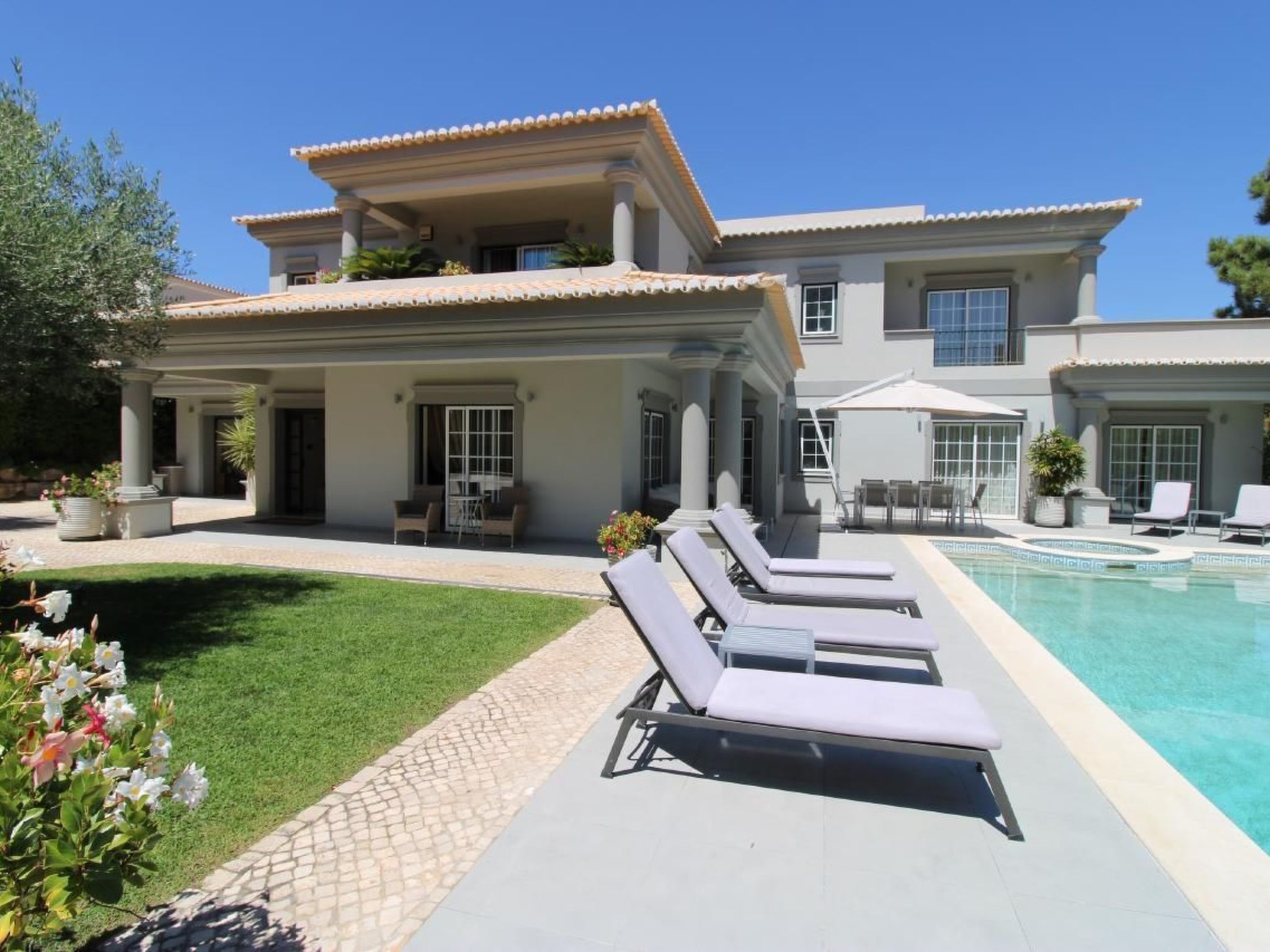 In Almancil mit Garten, Grill und Terrasse-Image-tags.info