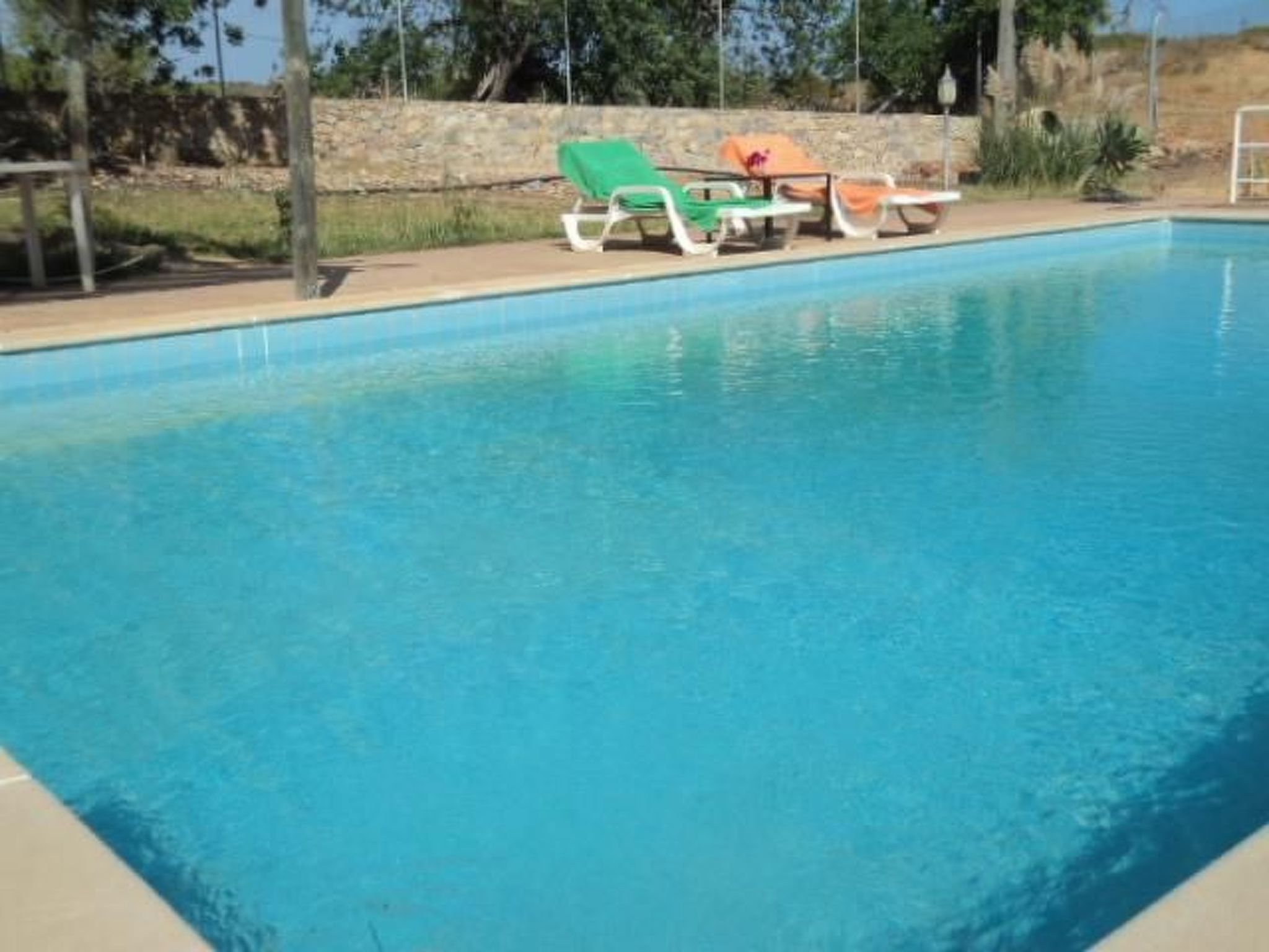 Mit Balkon, Terrasse und Außenpool-Binnen