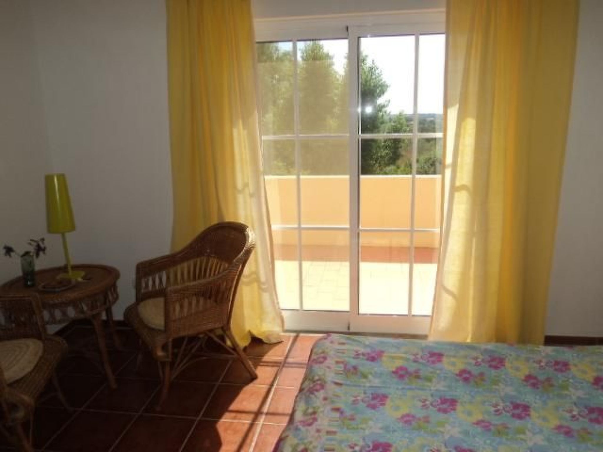 Mit Balkon, Terrasse und Außenpool-Binnen