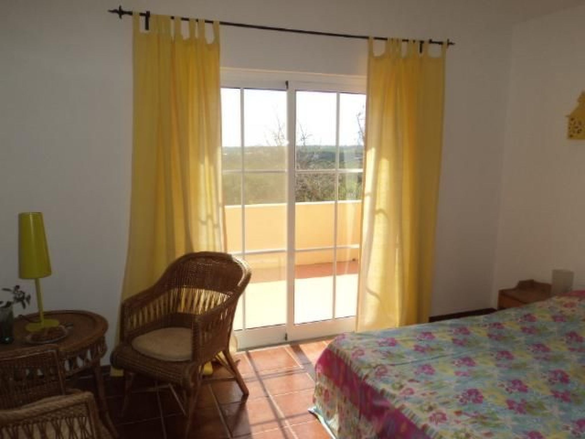 Mit Balkon, Terrasse und Außenpool-Binnen