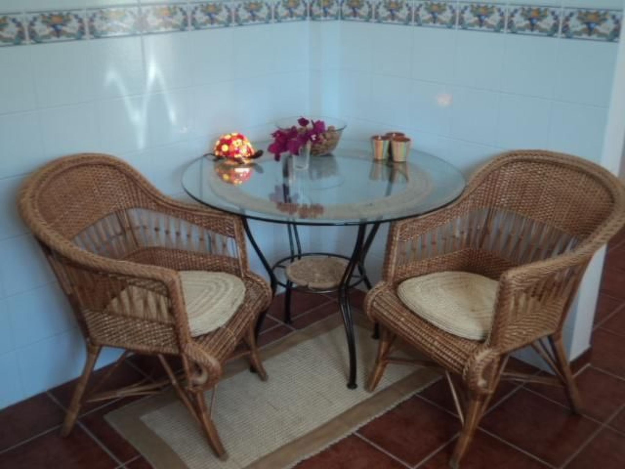 Mit Balkon, Terrasse und Außenpool-Binnen