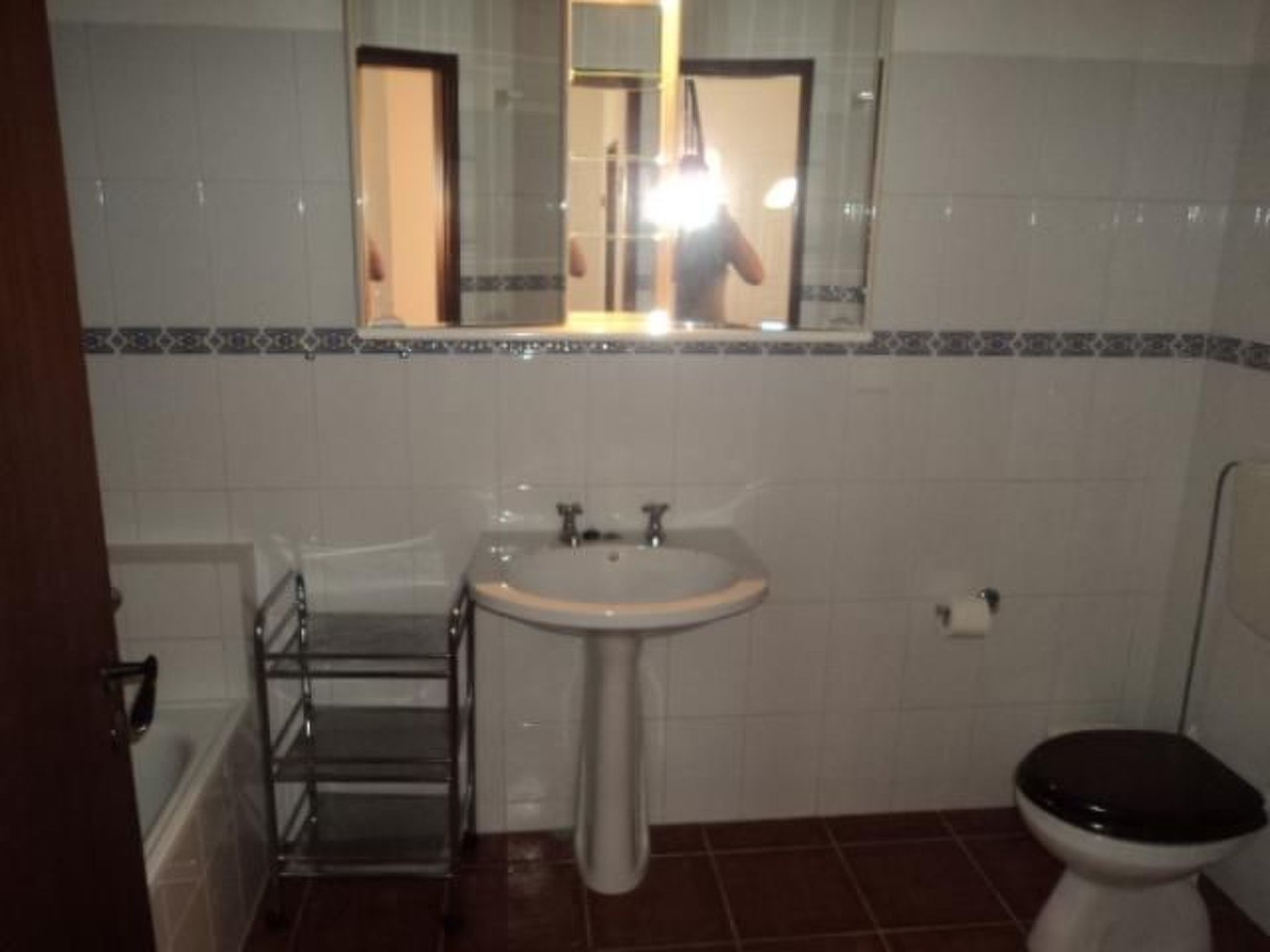 Mit Balkon, Terrasse und Außenpool-Binnen