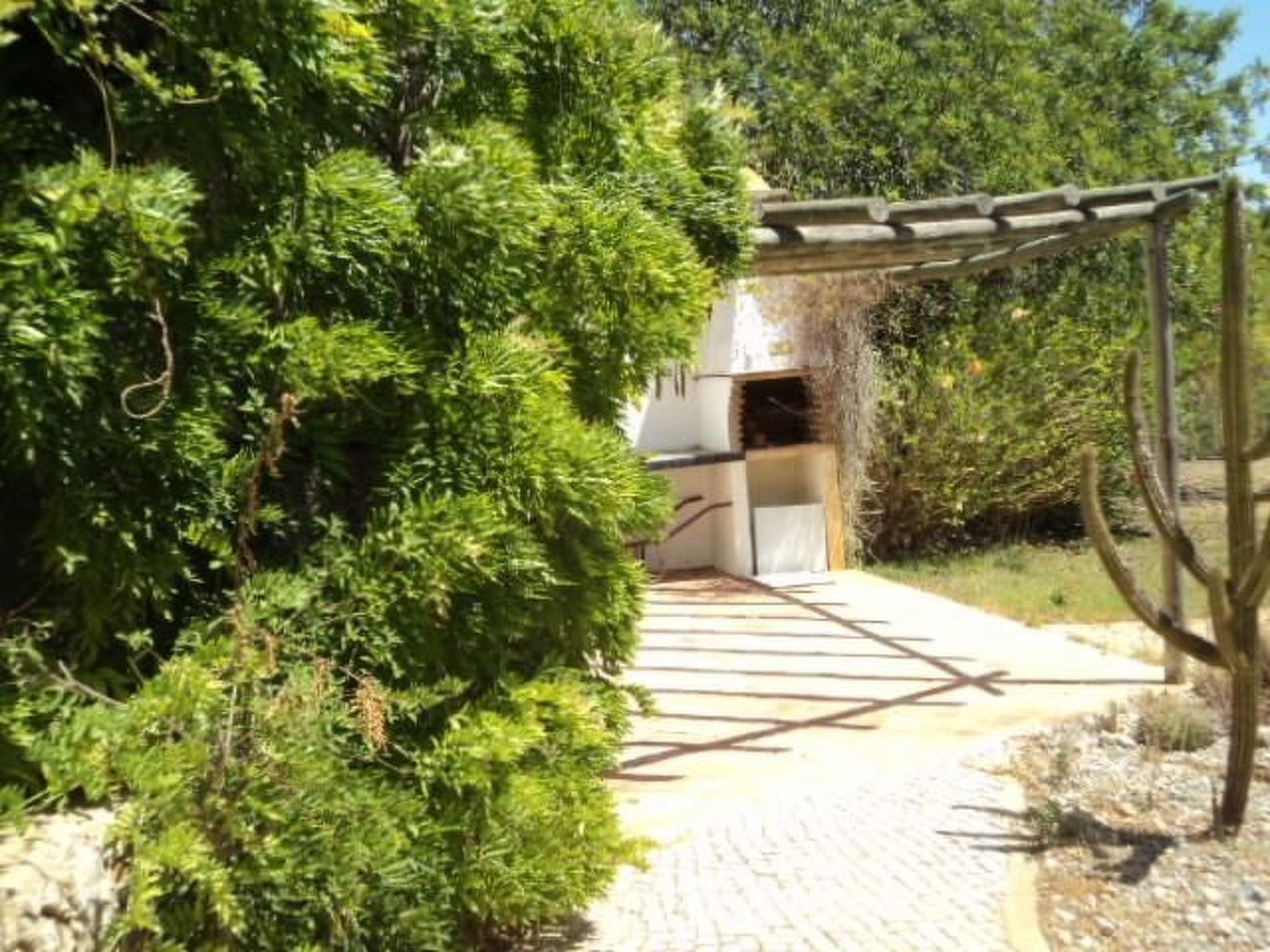 Mit Balkon, Terrasse und Außenpool-Binnen