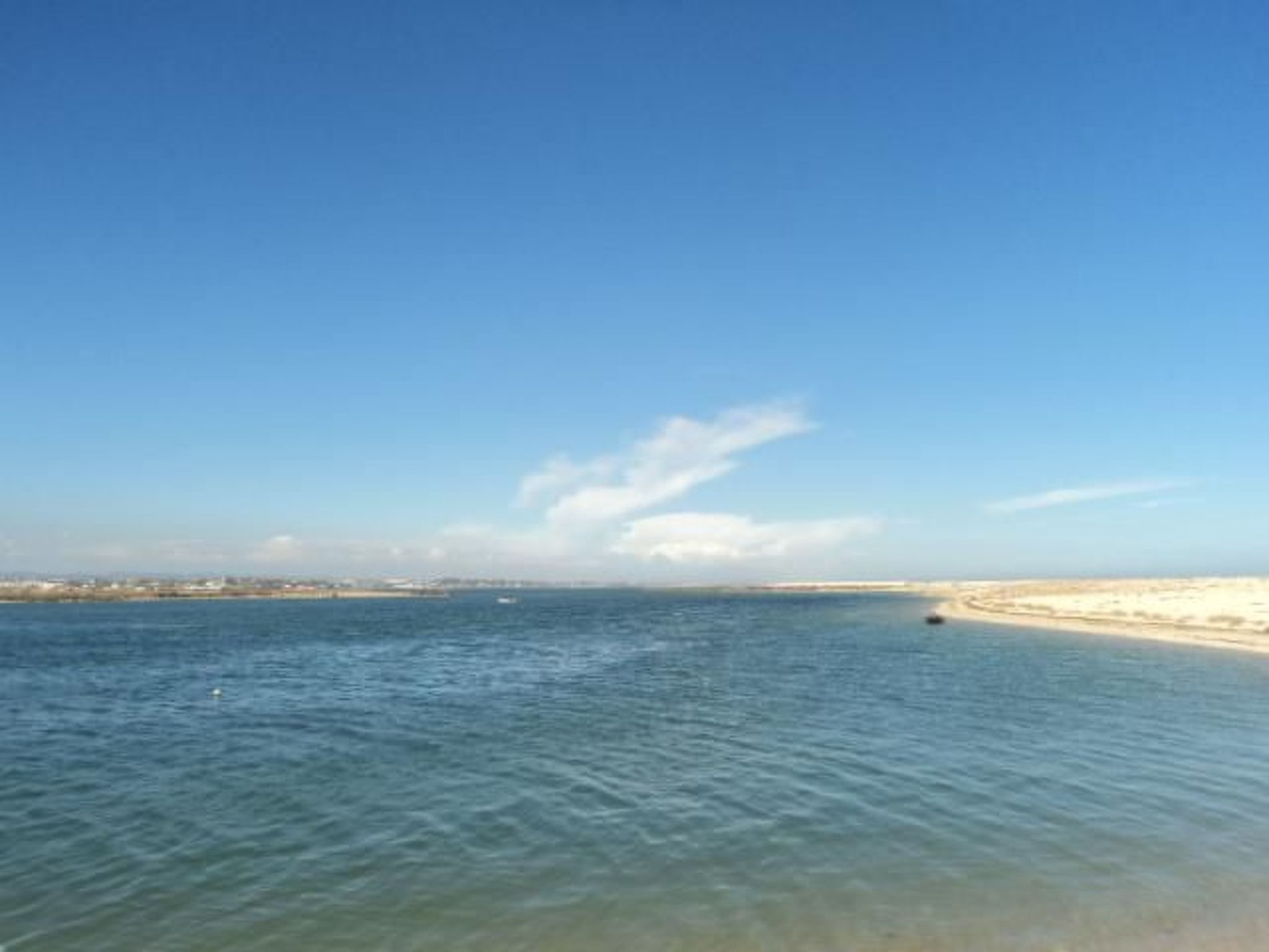 Mit Balkon, Terrasse und Außenpool-Binnen
