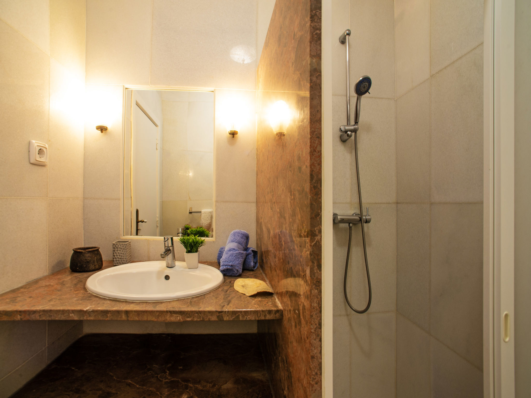 Photo of Luz Romana A1