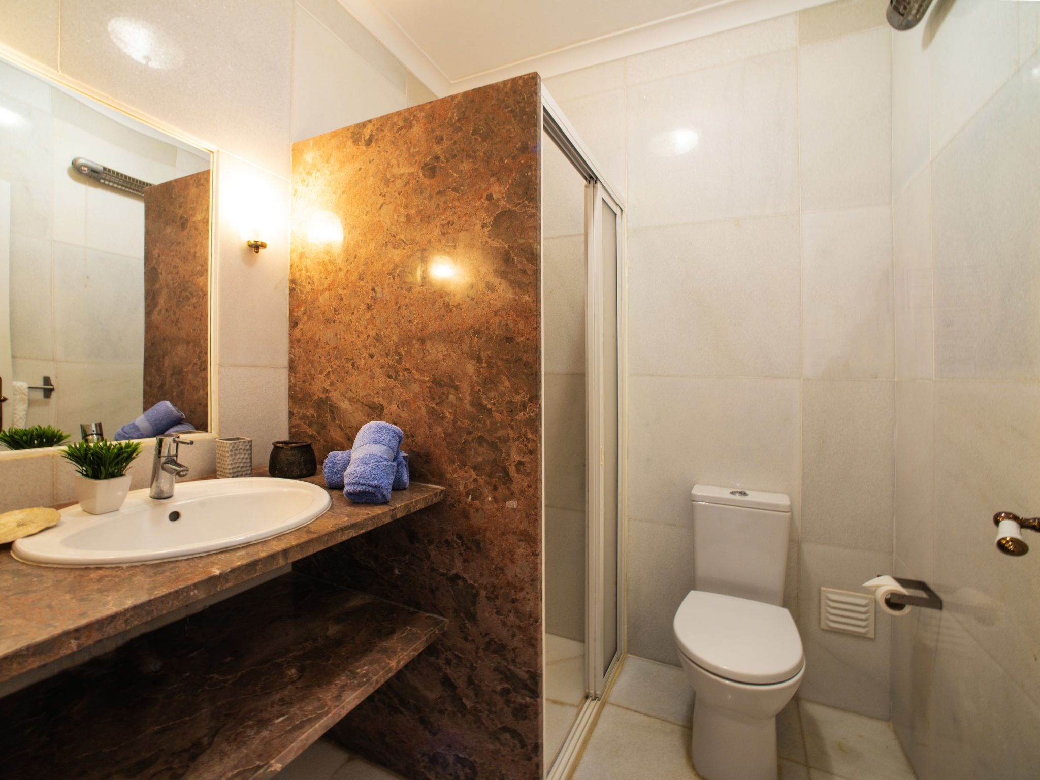 Photo of Luz Romana A1