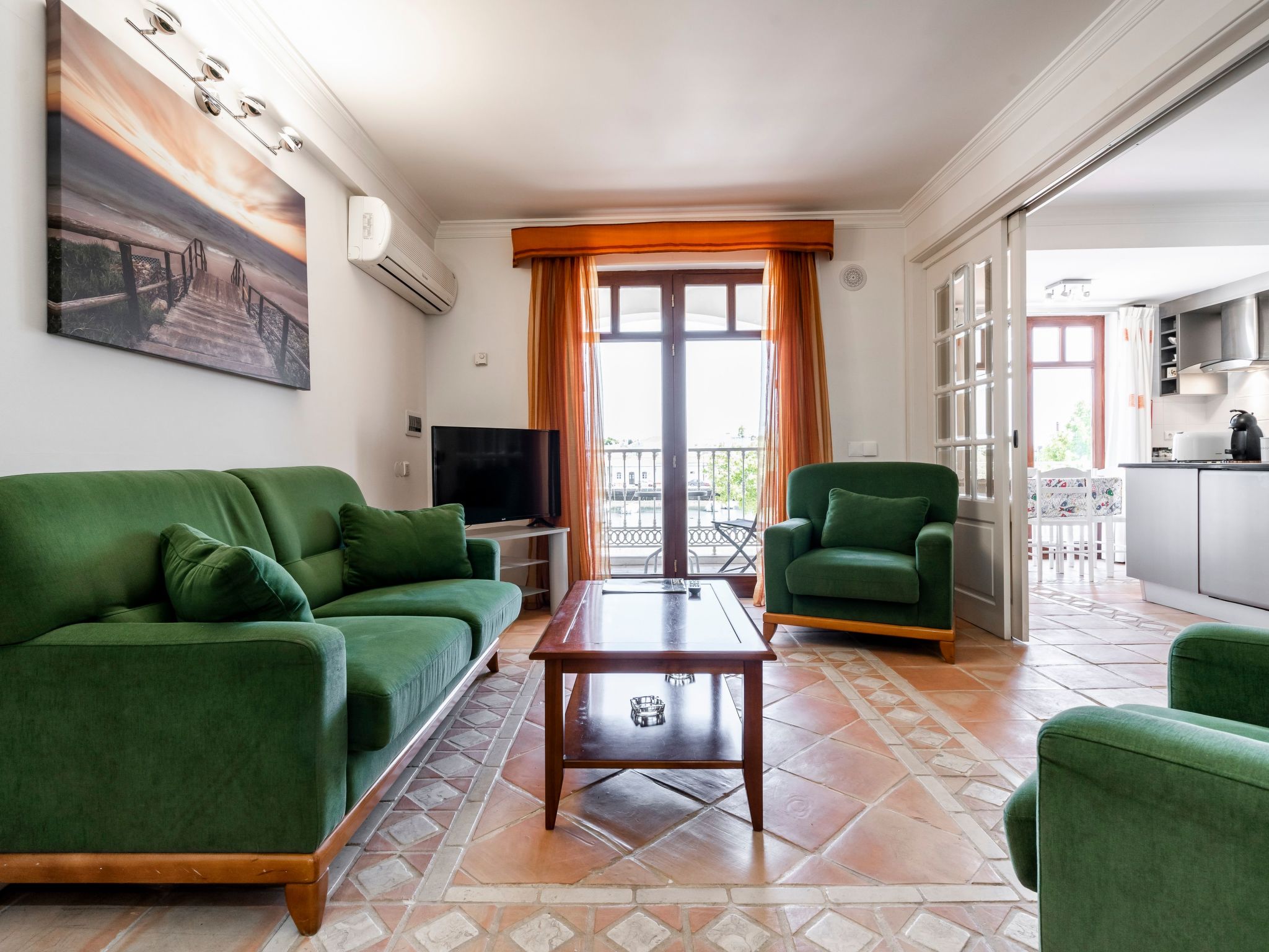 Haus am Flussufer-Binnen