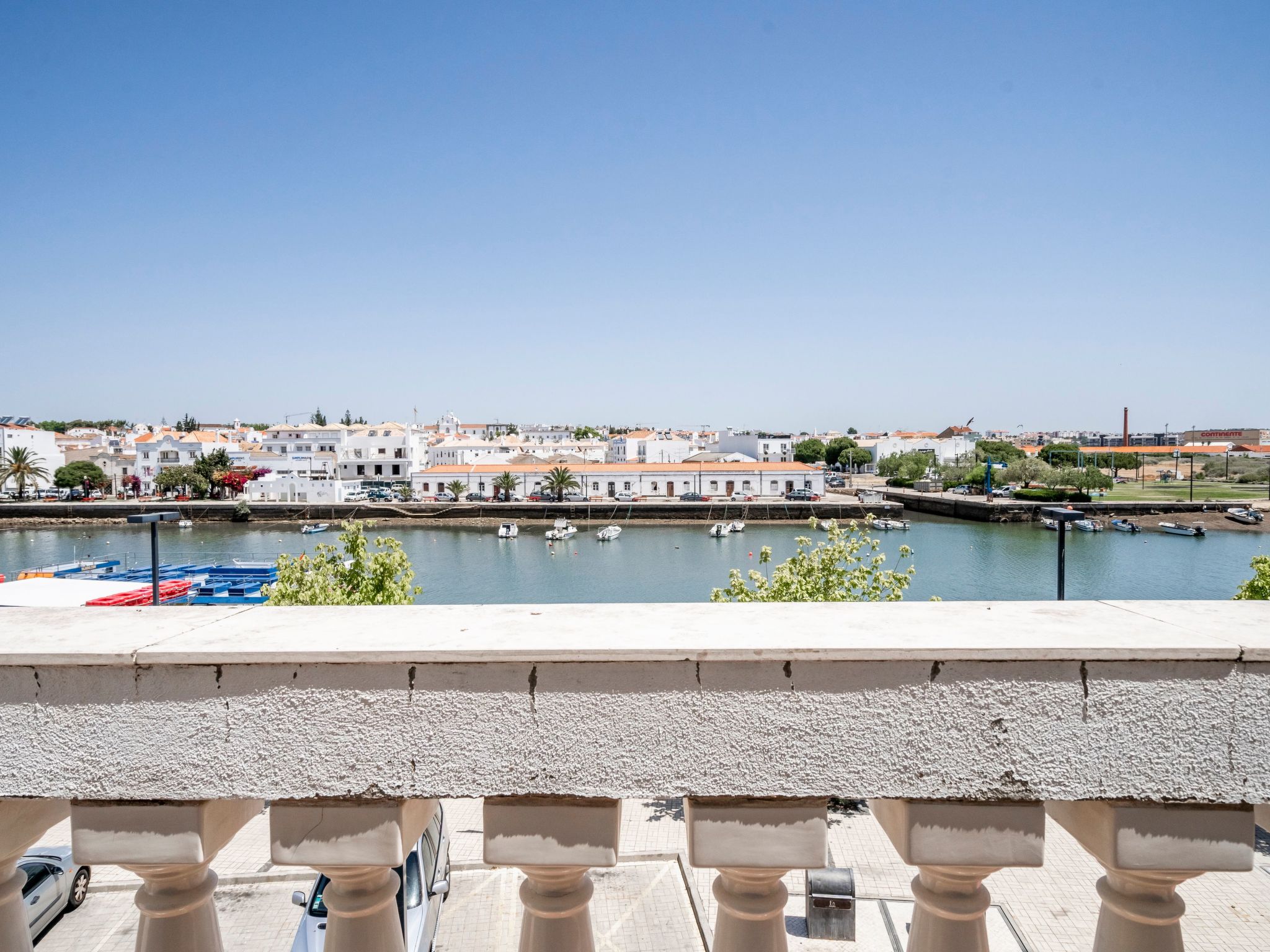 Haus am Flussufer-Binnen