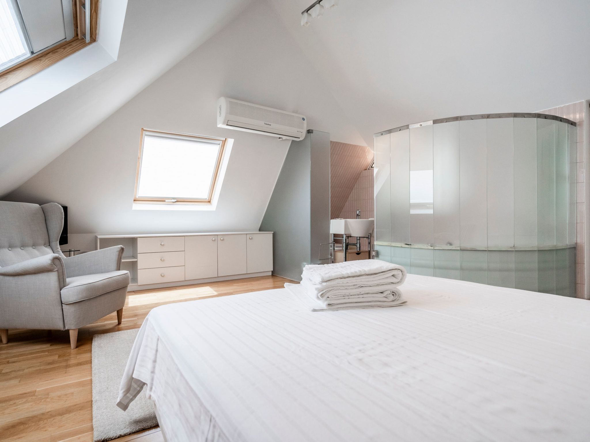 Haus am Flussufer-Binnen