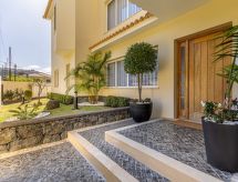 Luxuriöses Escape Village Calheta mit beheiztem Pool