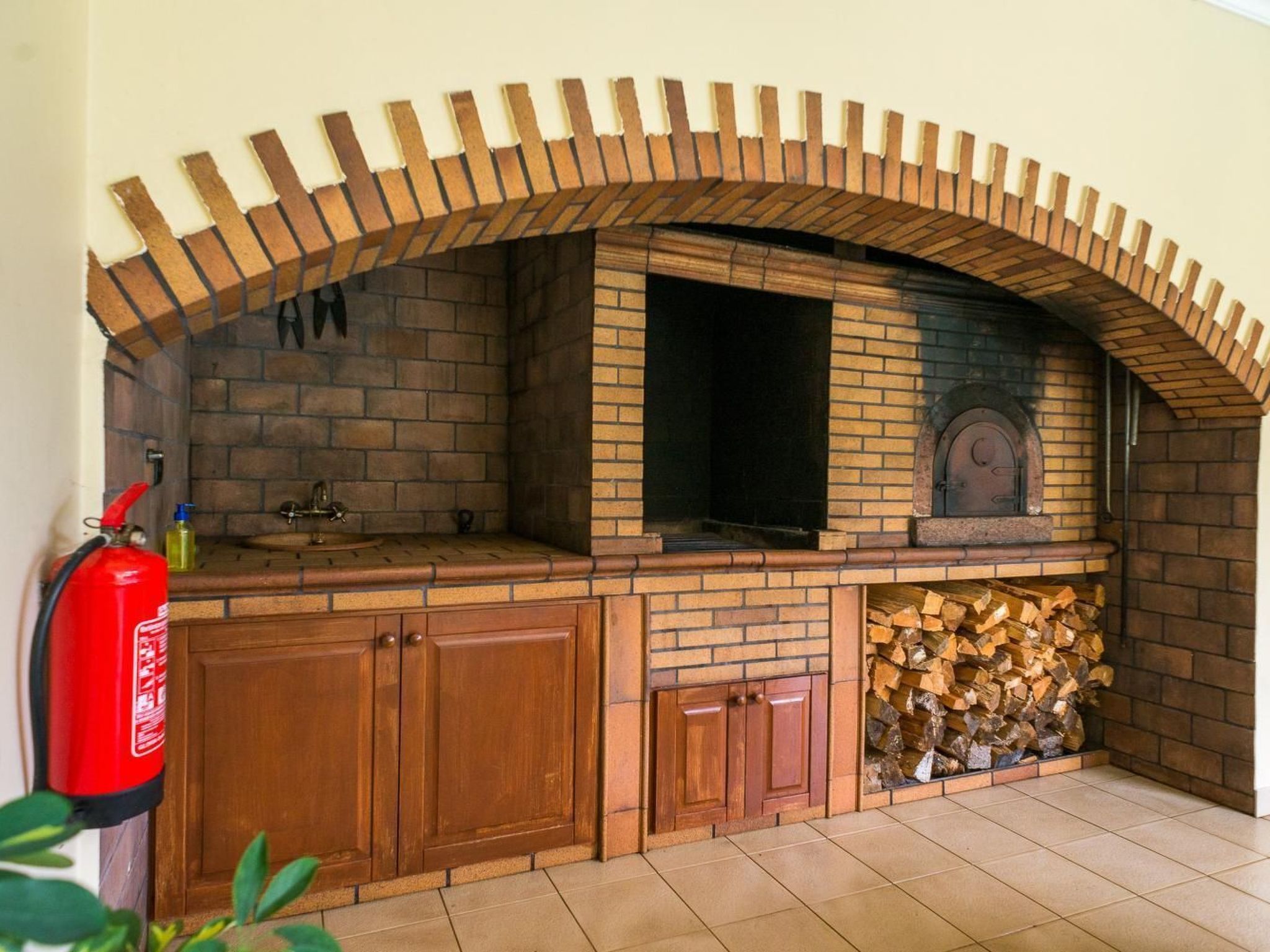 Luxuriöses Escape Village Calheta mit beheiztem Pool-Binnen