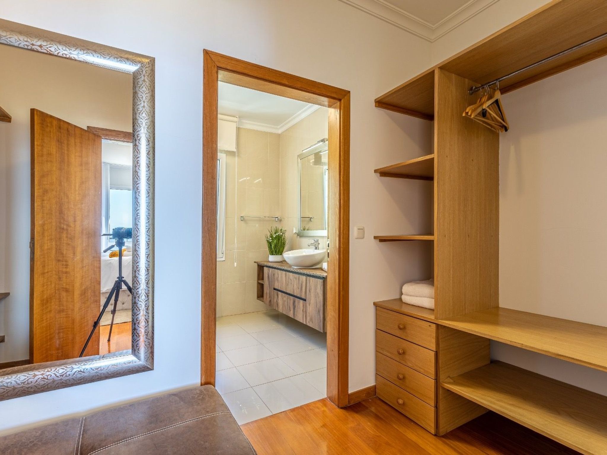 Luxuriöses Escape Village Calheta mit beheiztem Pool-Binnen