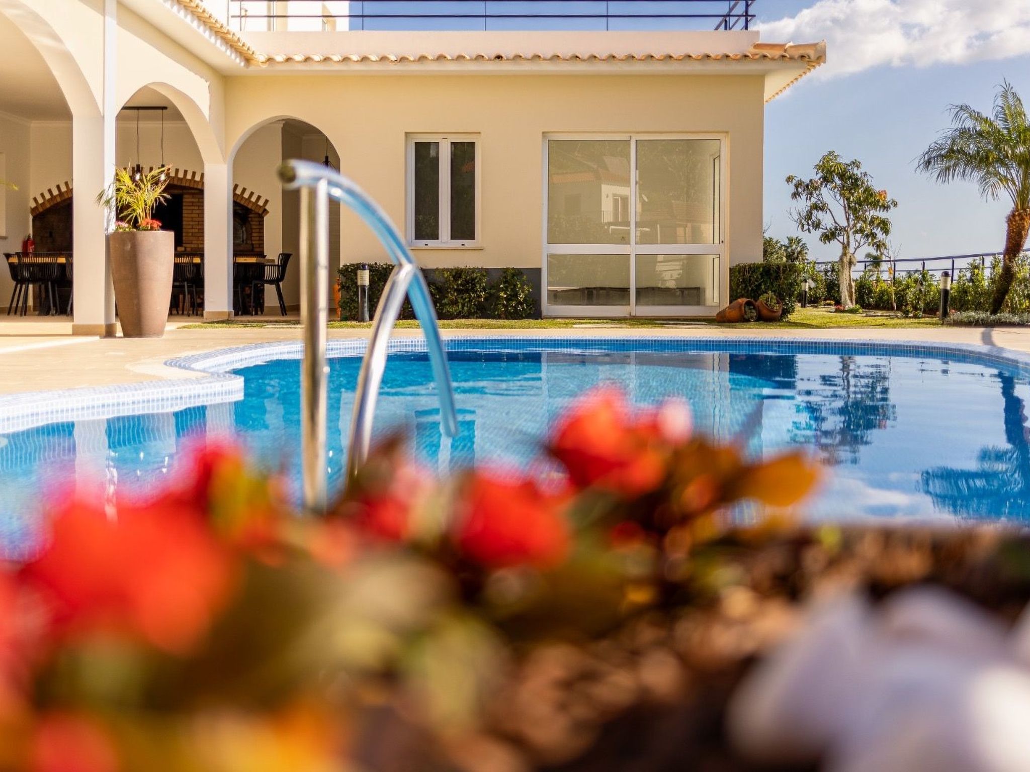 Luxuriöses Escape Village Calheta mit beheiztem Pool-Binnen