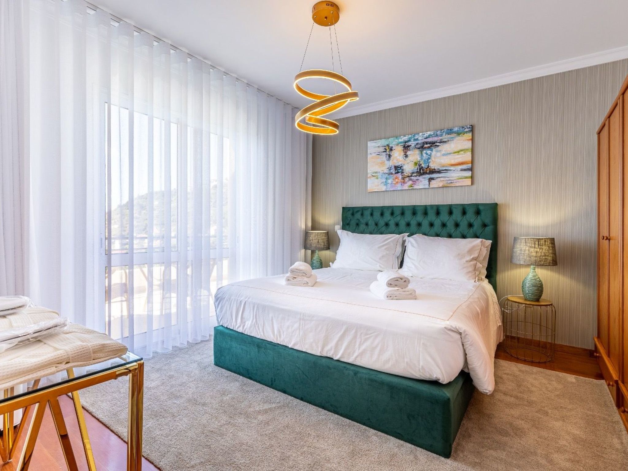 Luxuriöses Escape Village Calheta mit beheiztem Pool-Binnen