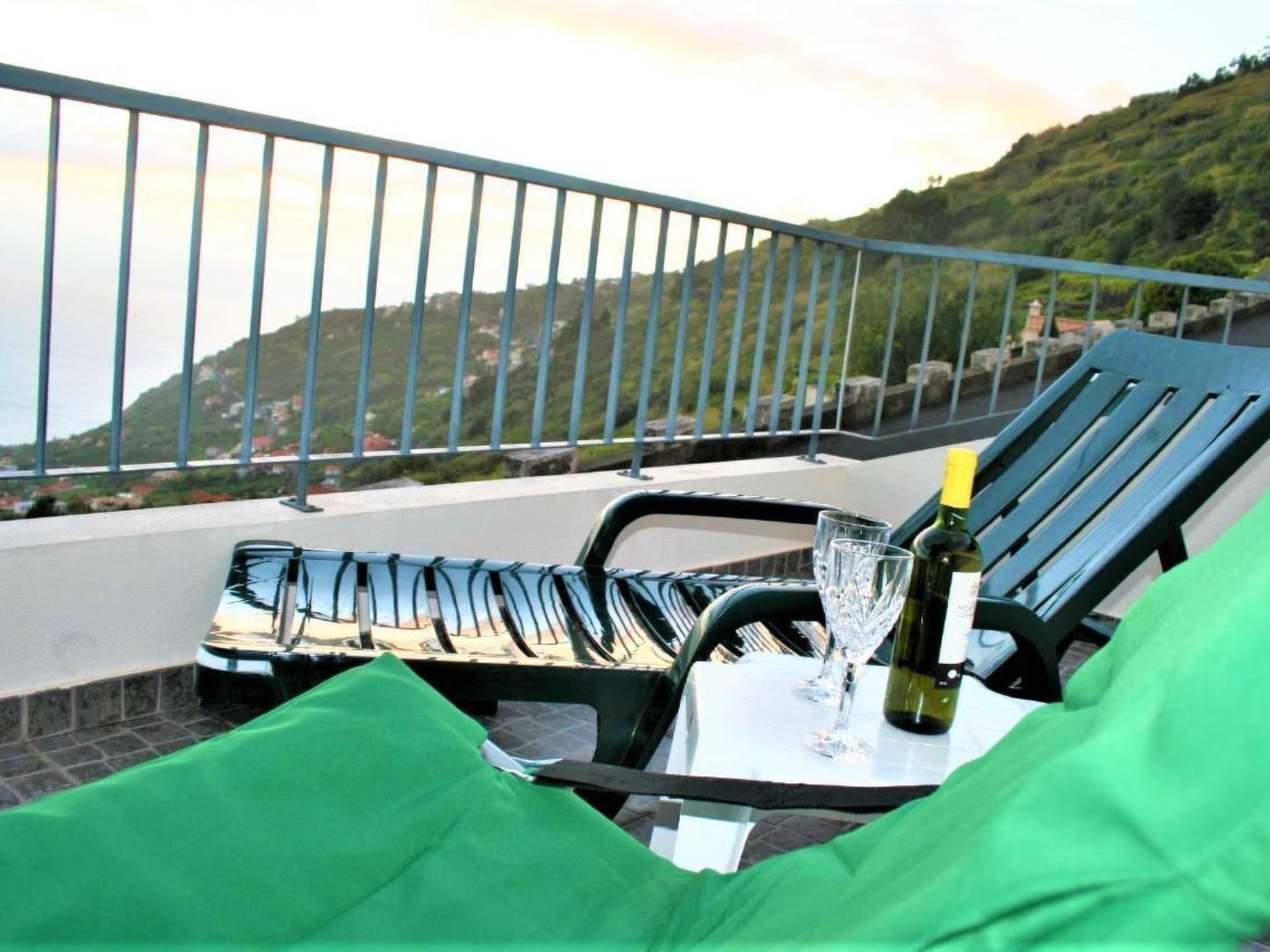 "Silva Sol" mit Blick auf das Wasser — Terrace (3 of 9)
