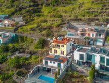 Casanova-Villa: Vrijstaande woning met zeezicht op 900m van het strand in Calheta - thumbnail 3