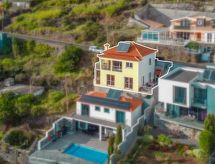 Casanova-Villa: Vrijstaande woning met zeezicht op 900m van het strand in Calheta - thumbnail 2